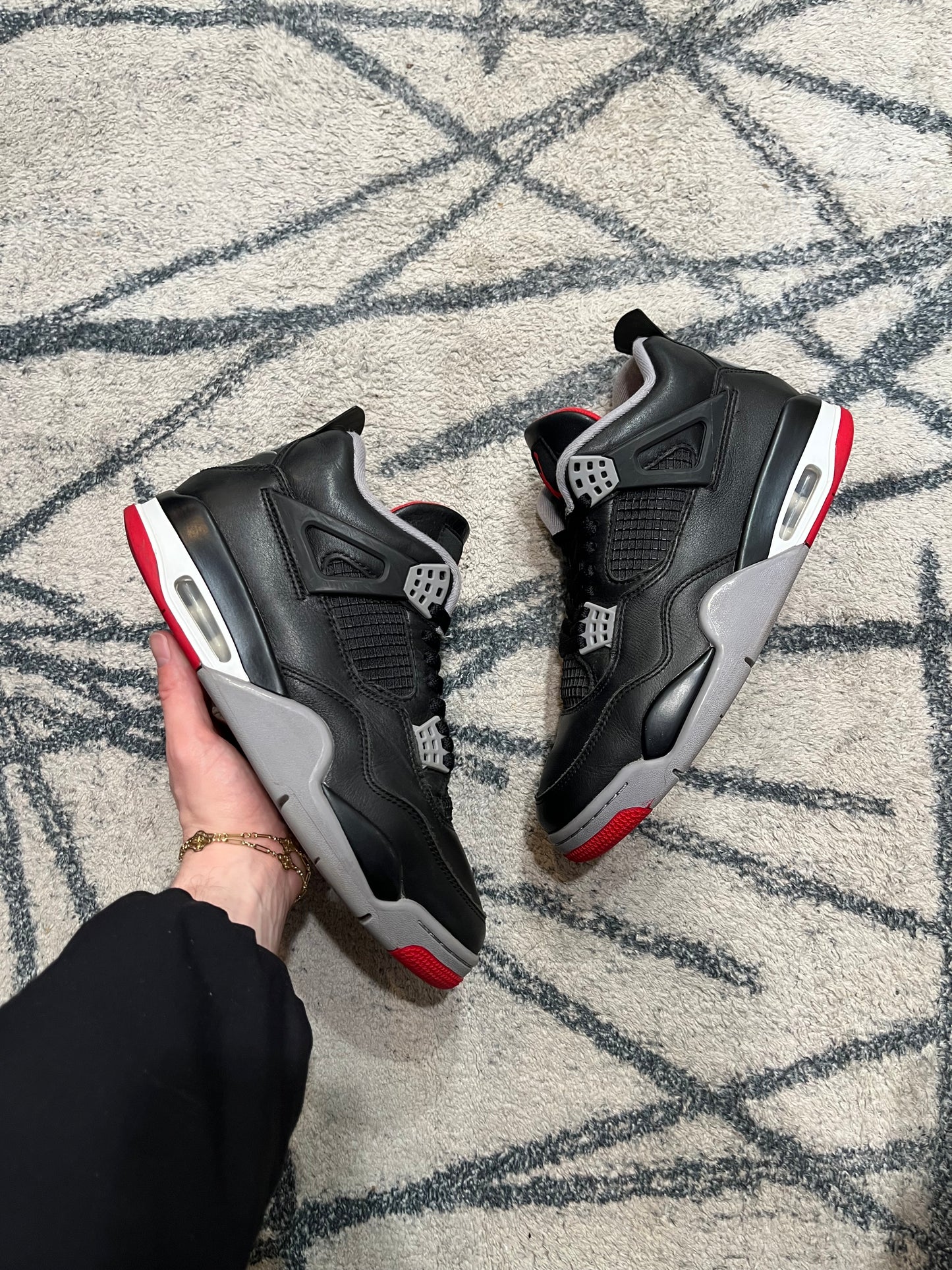 Air Jordan 4 Bred