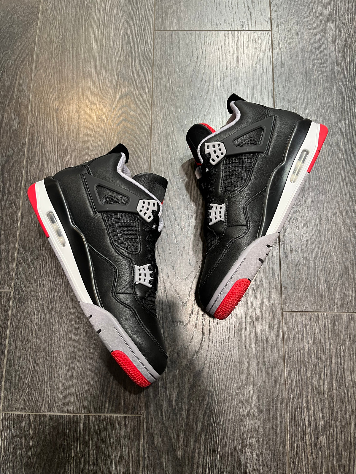 Air Jordan 4 Bred