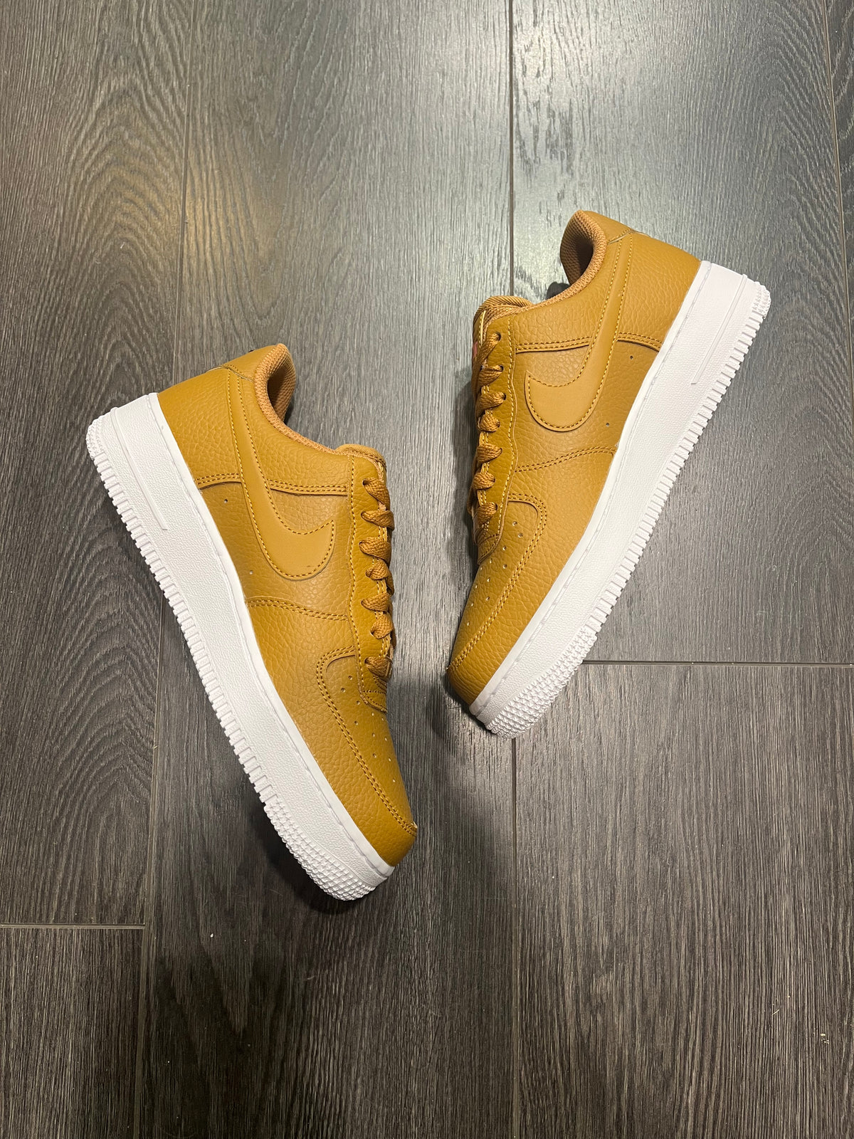 Nike Air Force 1 Essential Wheat Mini Swoosh