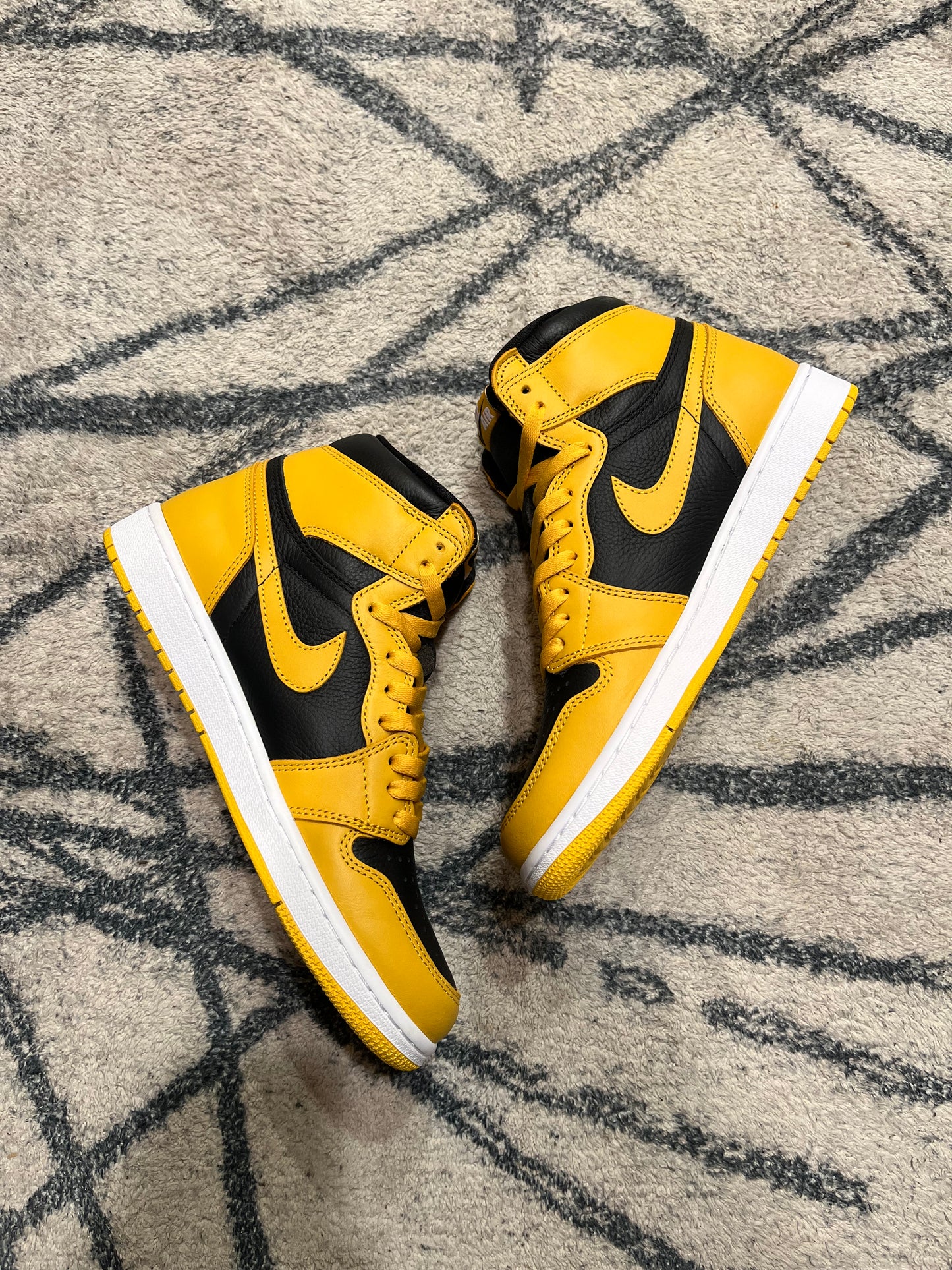 Air Jordan 1 High Pollen