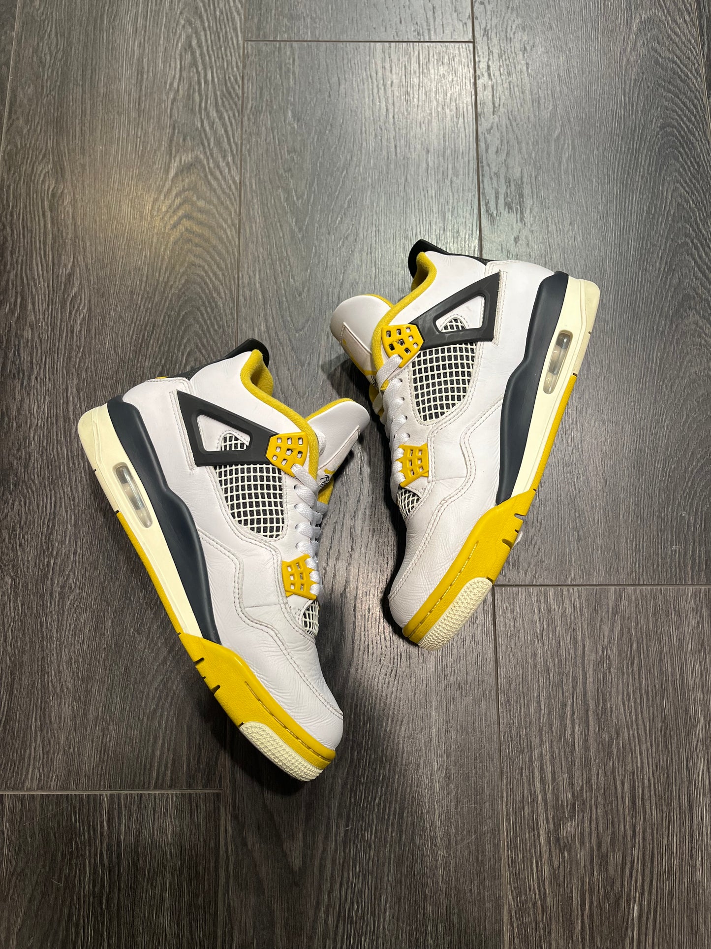 Air Jordan 4 Vivid Sulfur