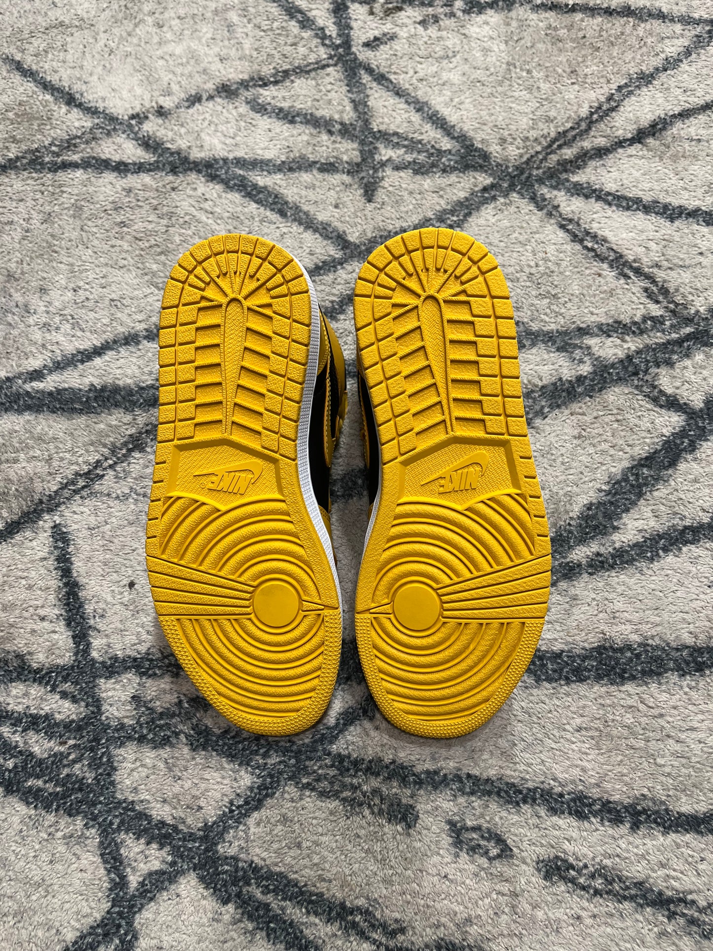 Air Jordan 1 High Pollen