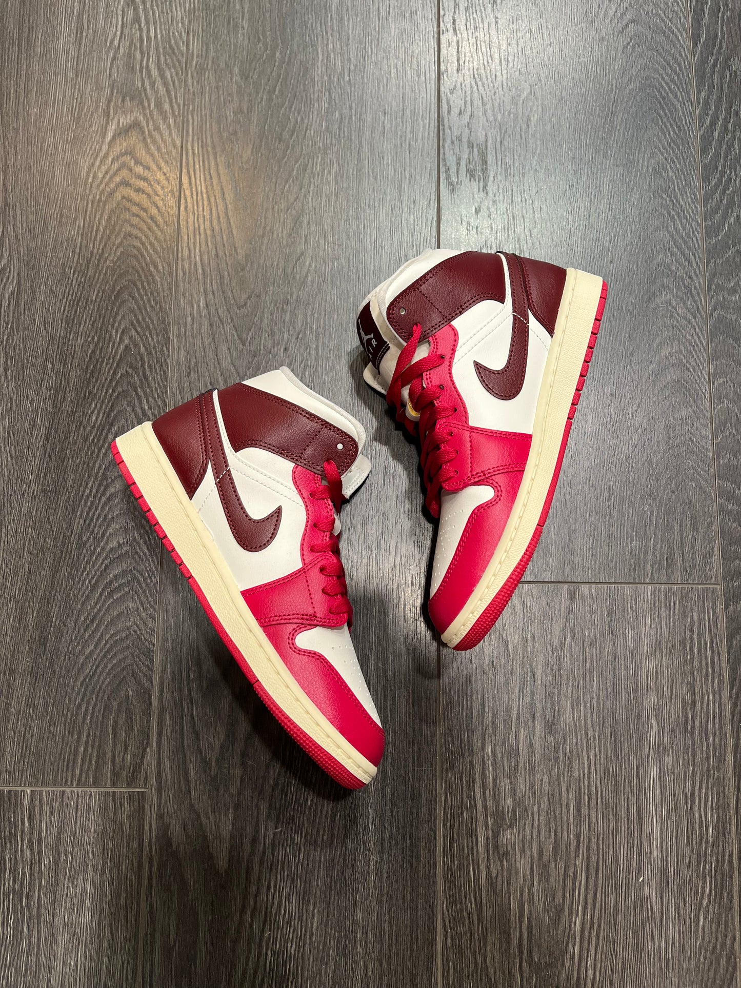 Air Jordan 1 Mid Dark Team Red