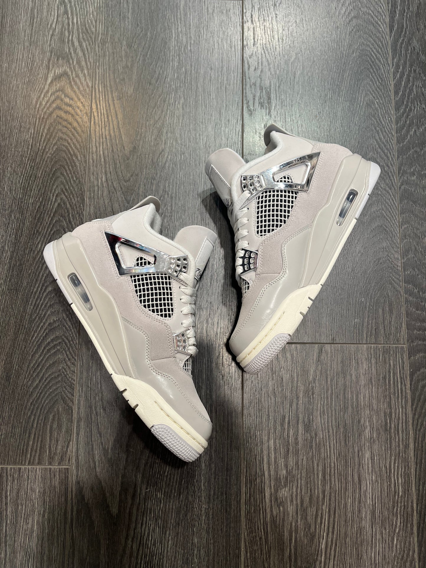 Air Jordan 4 Frozen Moment