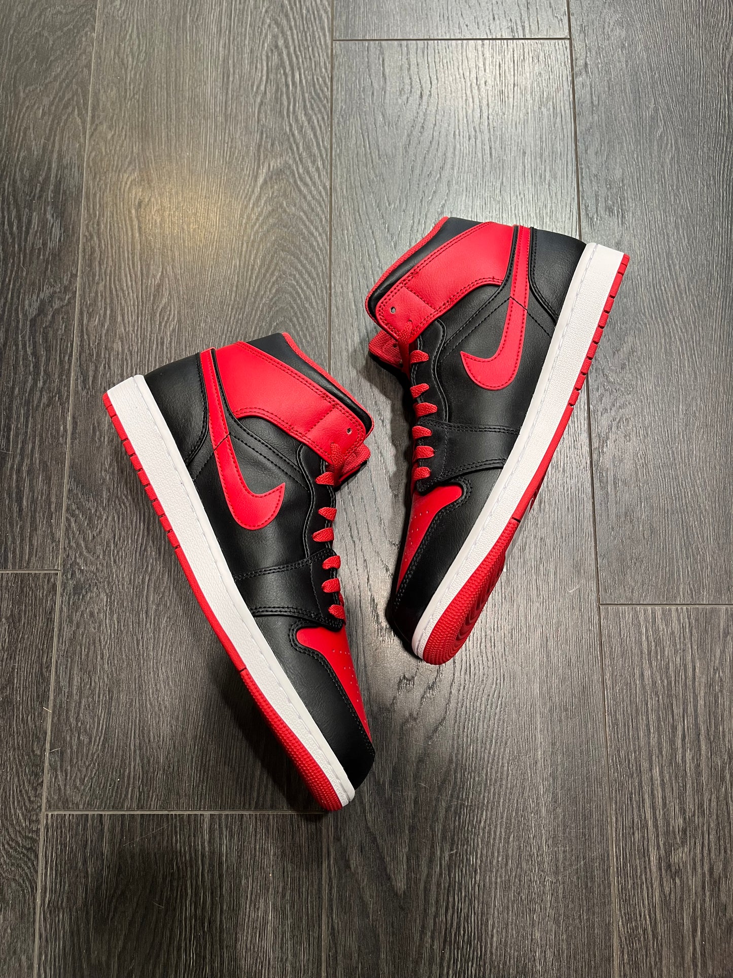 Air Jordan 1 Mid Black Fire Red