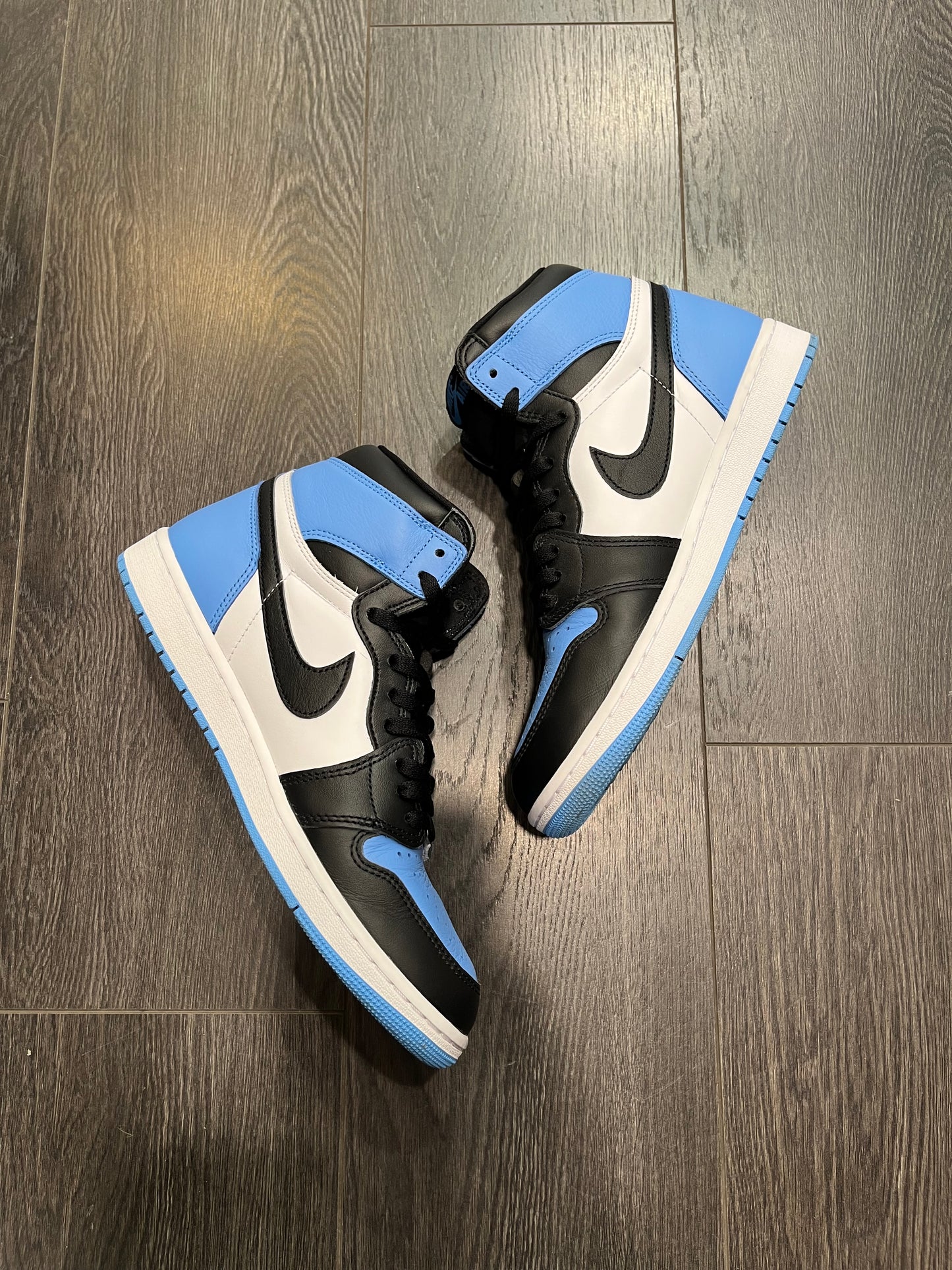 Air Jordan 1 University Blue