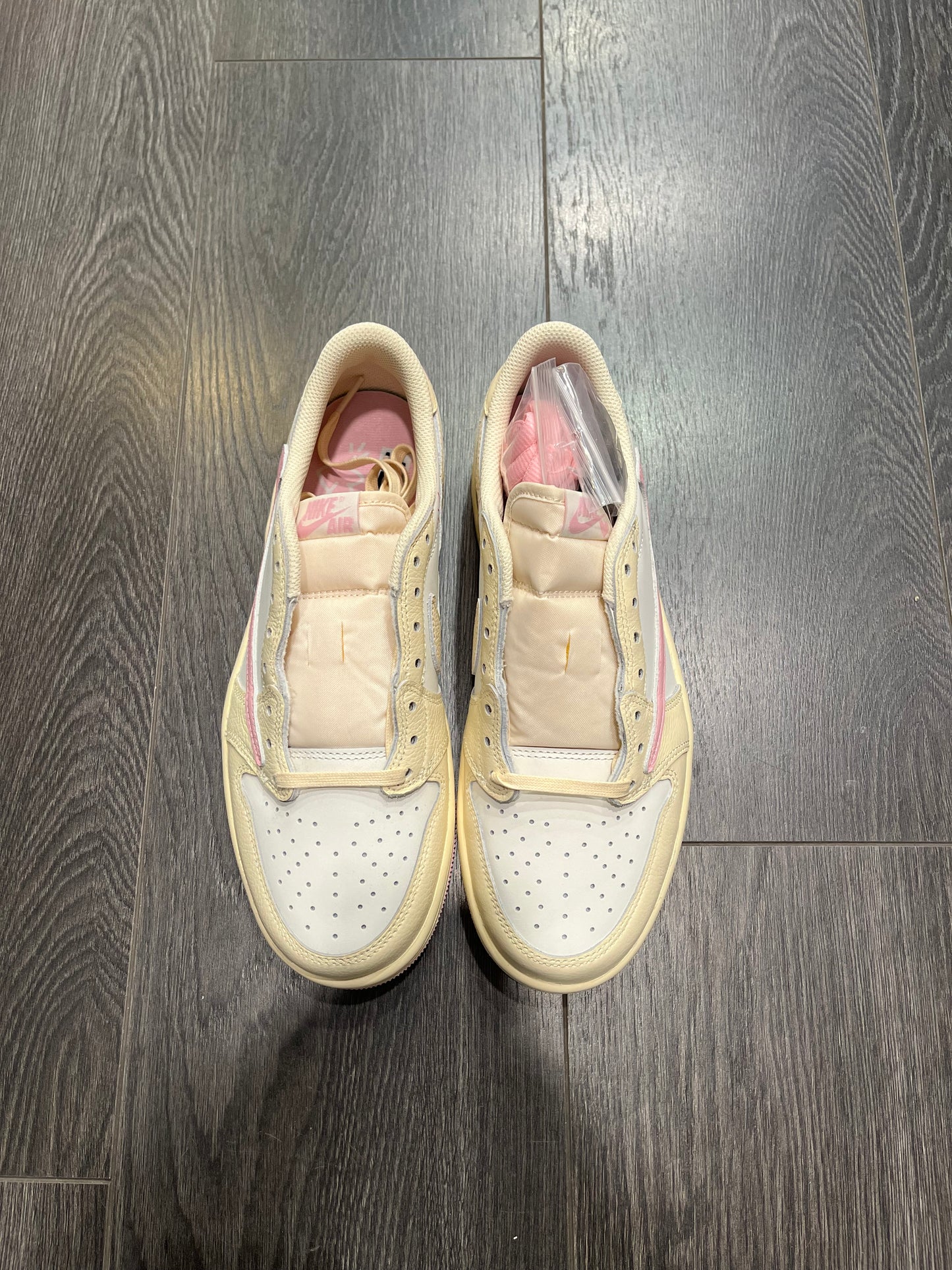 Air Jordan 1 Travis Scott Shy Pink