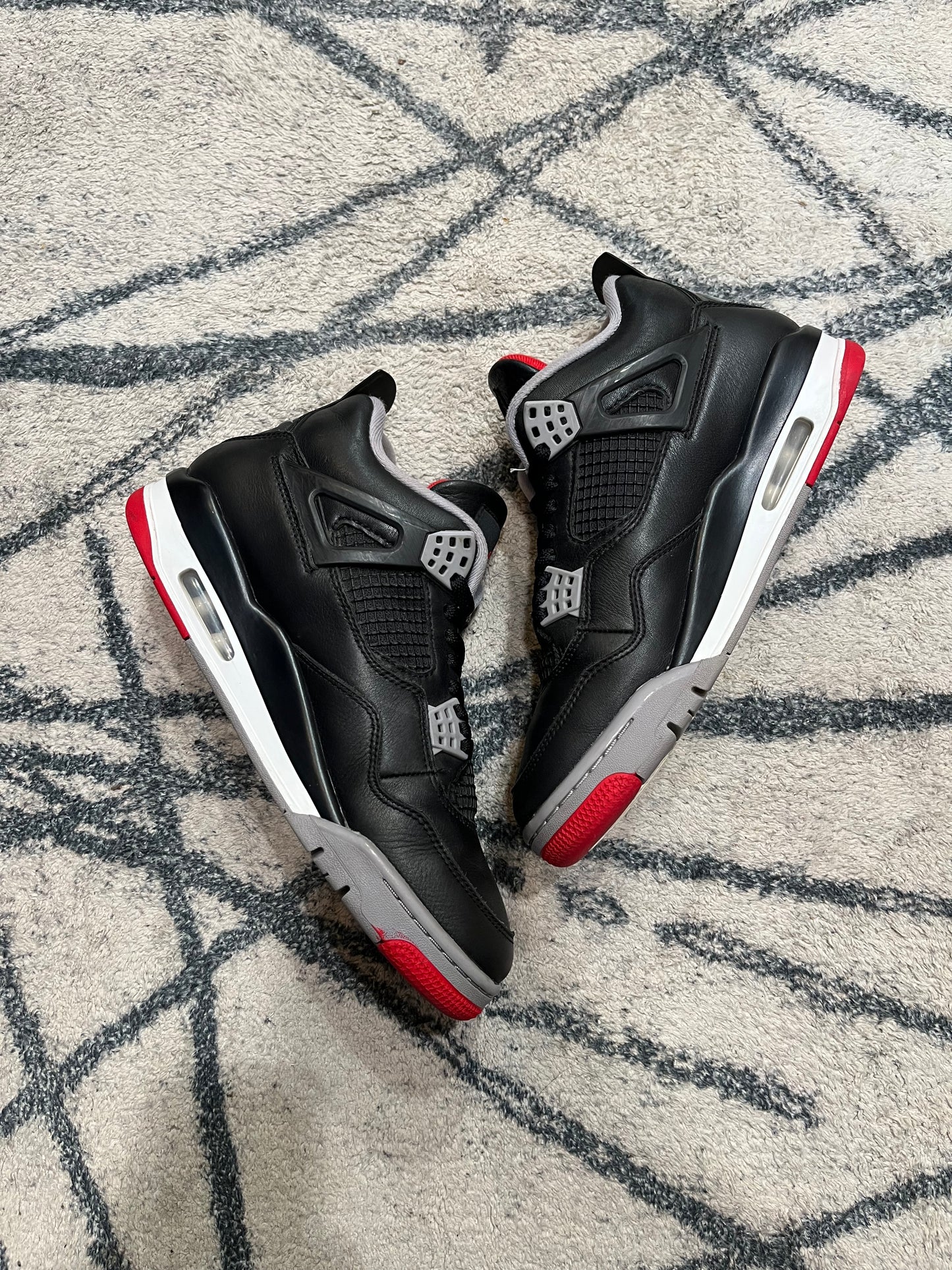 Air Jordan 4 Bred