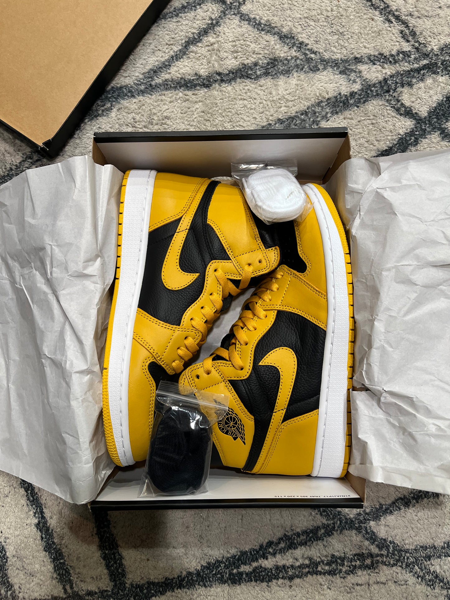 Air Jordan 1 High Pollen