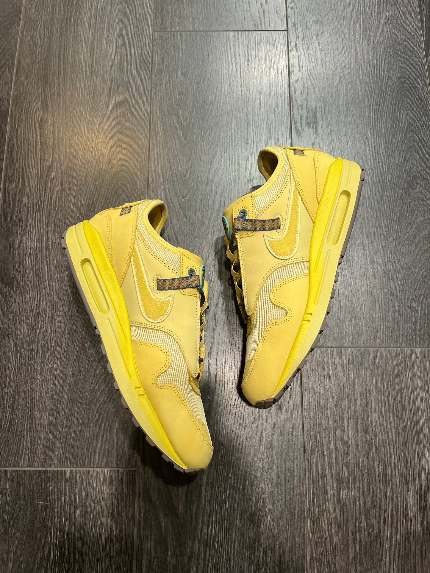 Nike Air Max 1 Travis Scott Saturn Gold