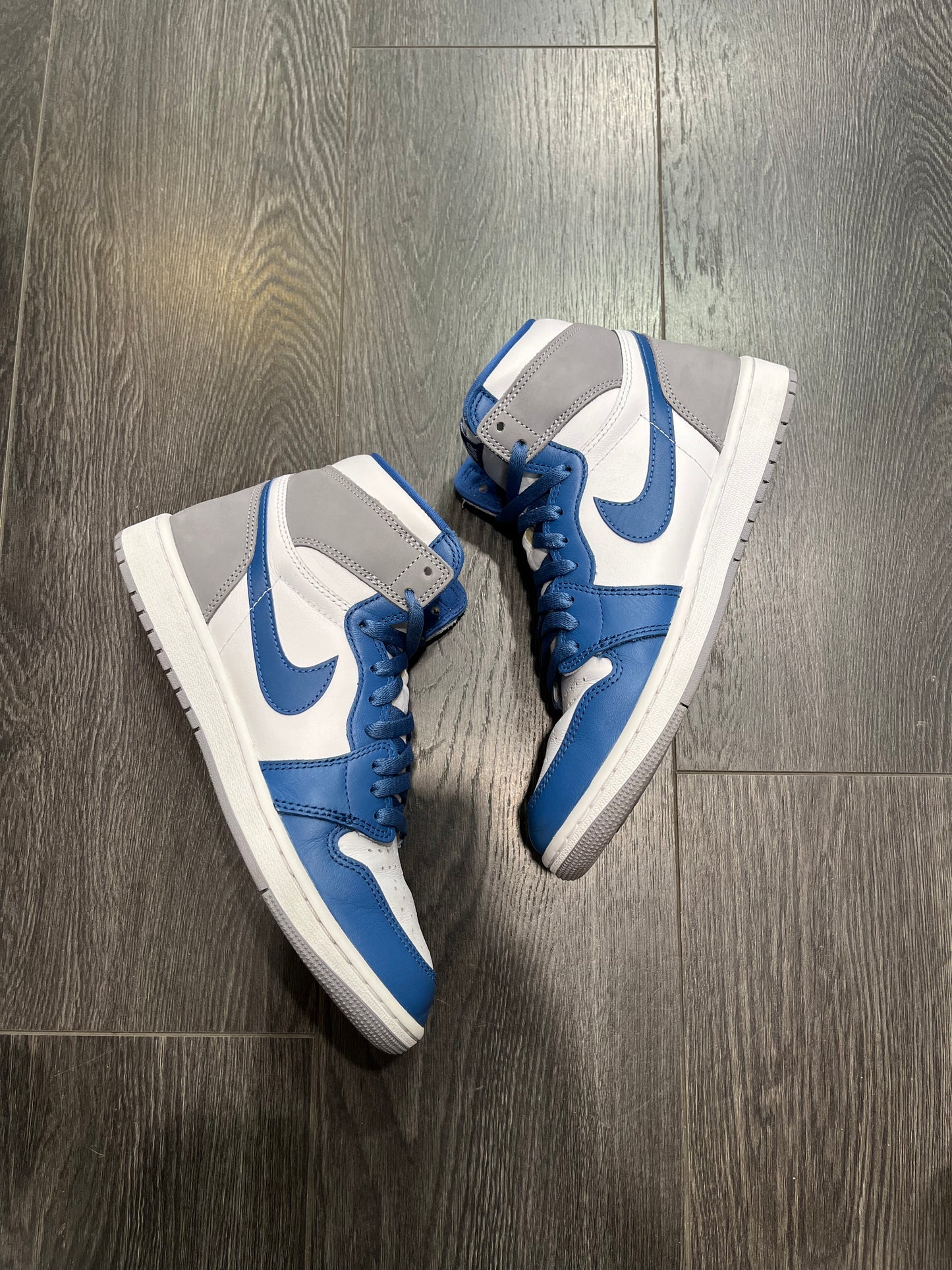 Air Jordan 1 High True Blue
