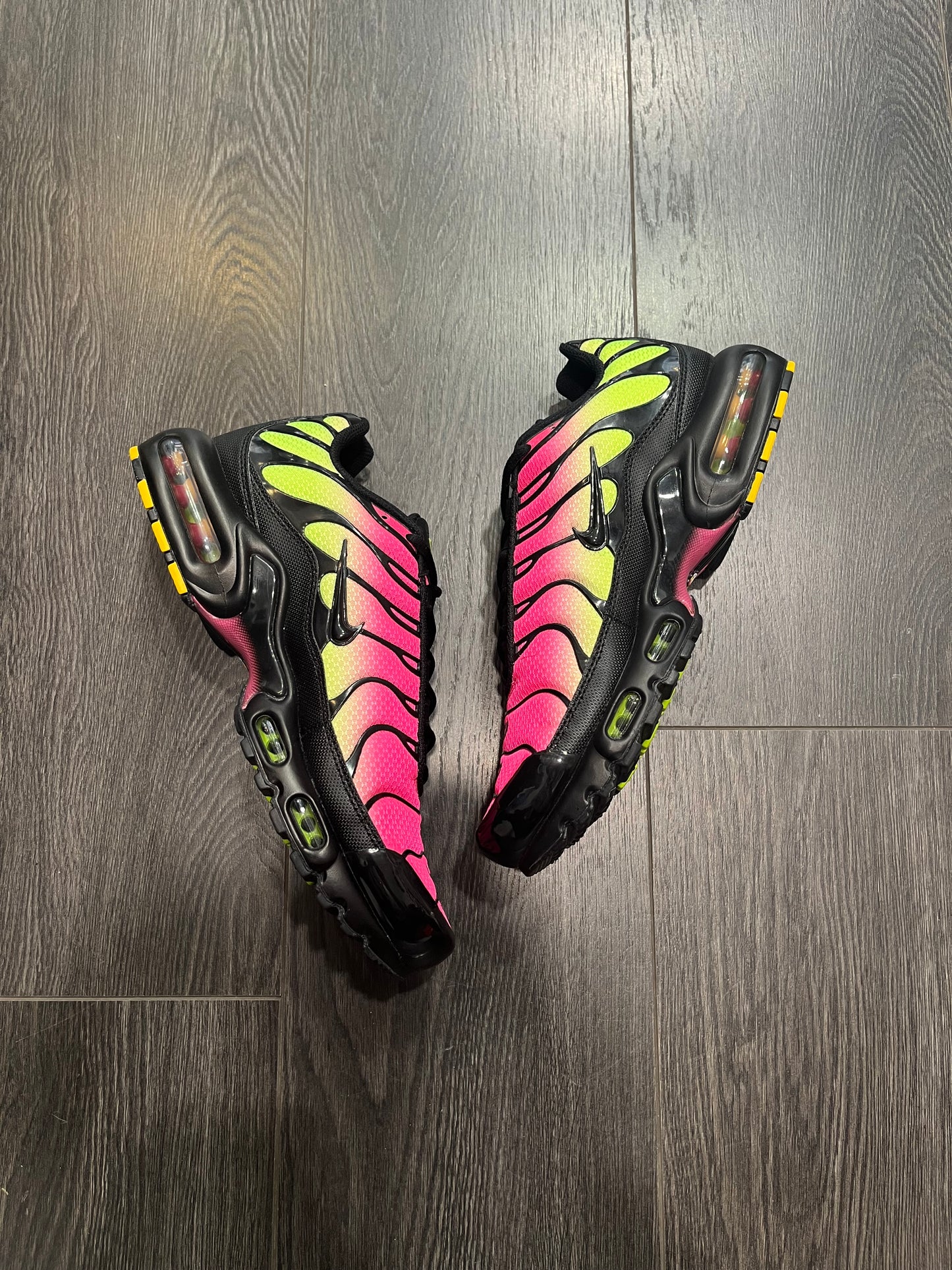 Nike Air Max Plus Hyper Pink Volt