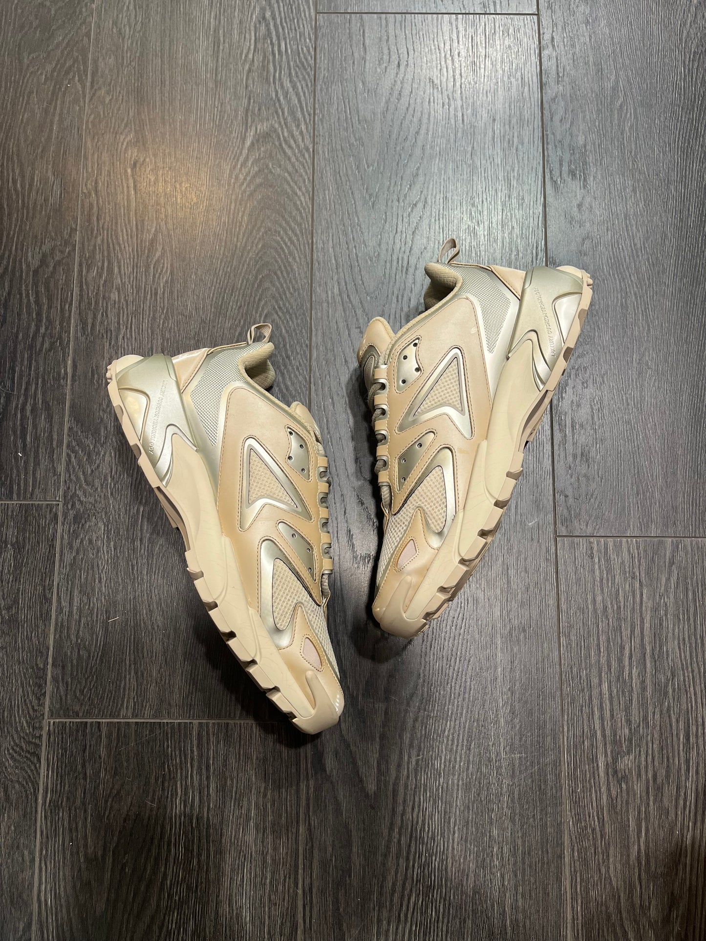 Louis Vuitton Runner Beige