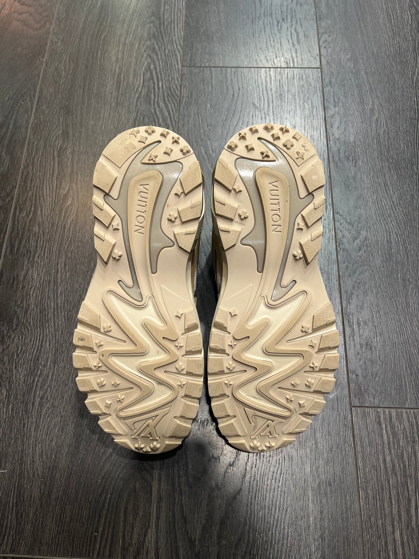Louis Vuitton Runner Beige