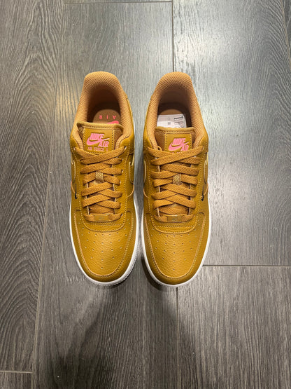 Nike Air Force 1 Eseential Wheat Mini Swoosh