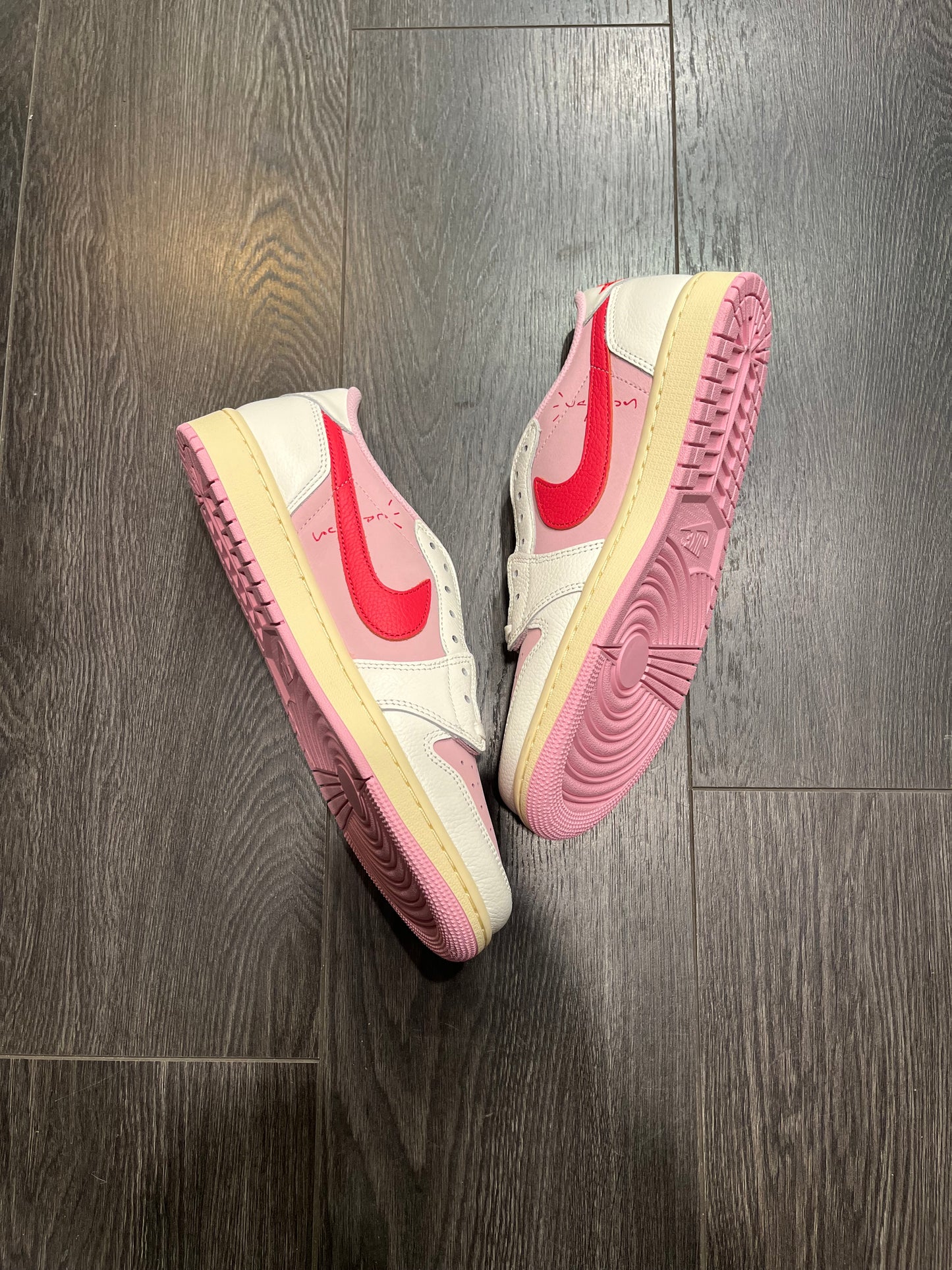 Air Jordan 1 Travis Scott Tropical Twist