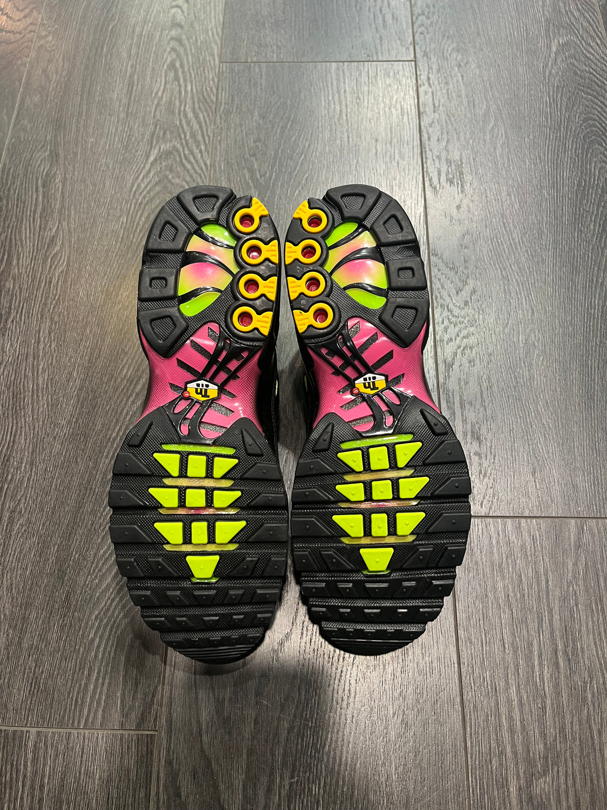 Nike Air Max Plus Hyper Pink Volt
