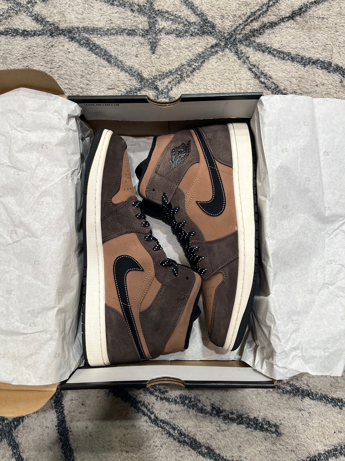 Air Jordan 1 Mid SE Chocolat