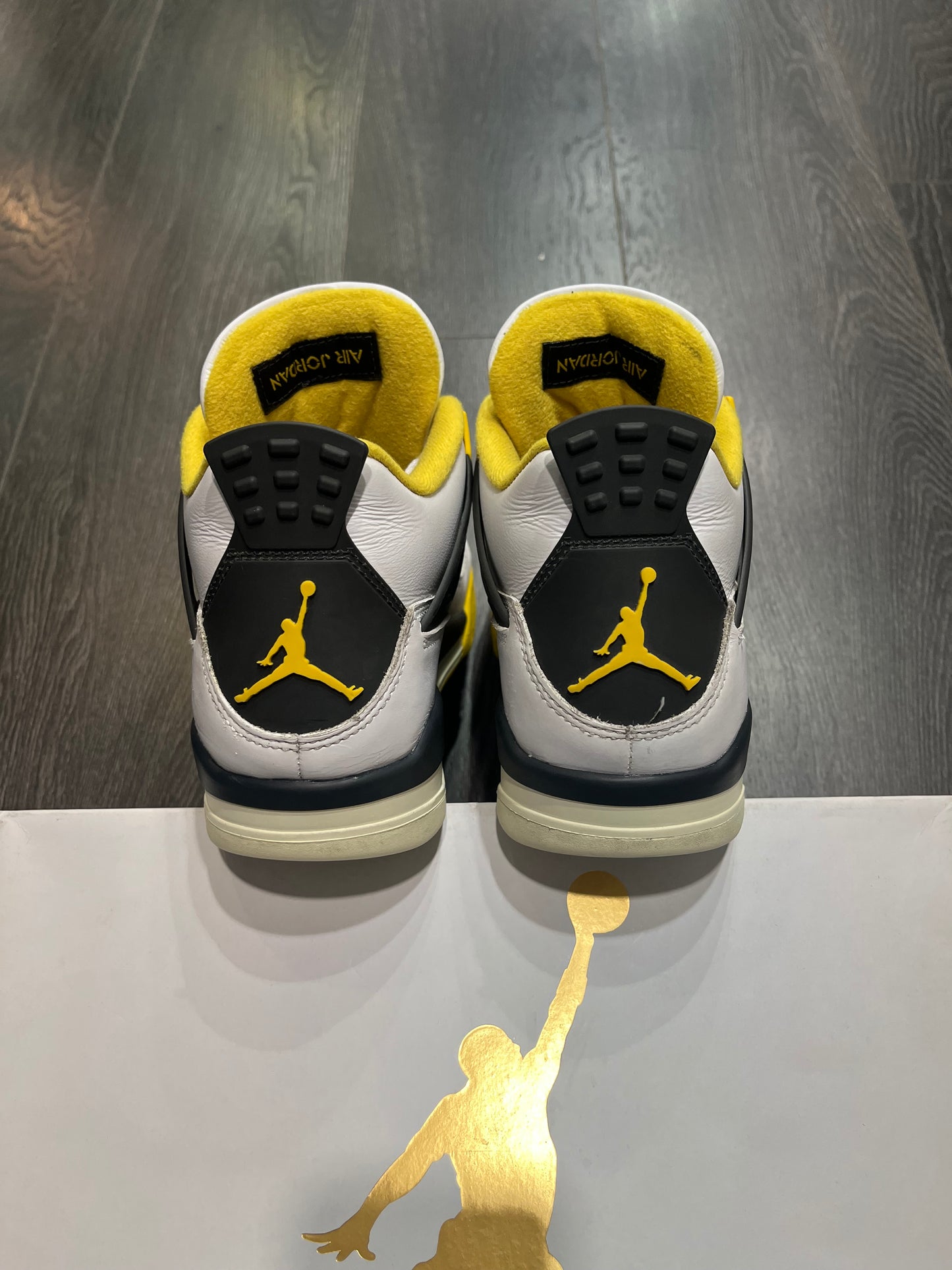Air Jordan 4 Vivid Sulfur