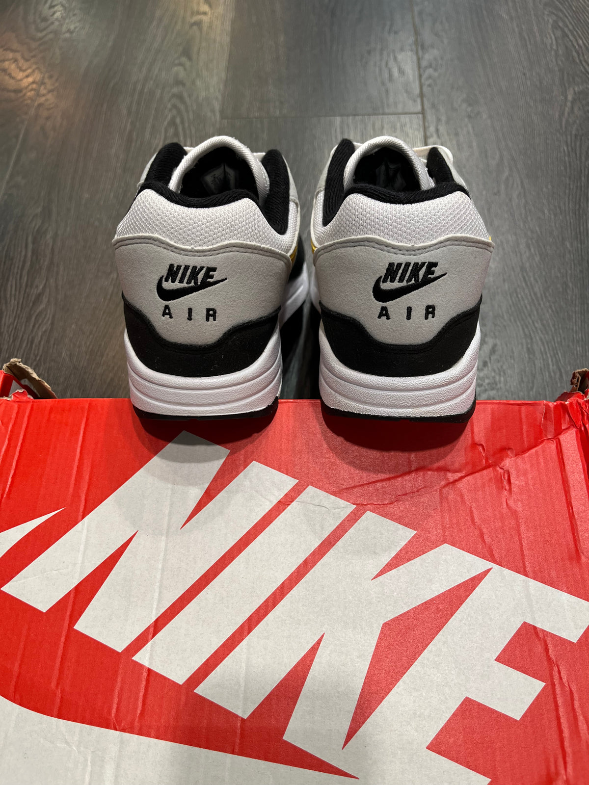Nike Air Max 1 White University Gold