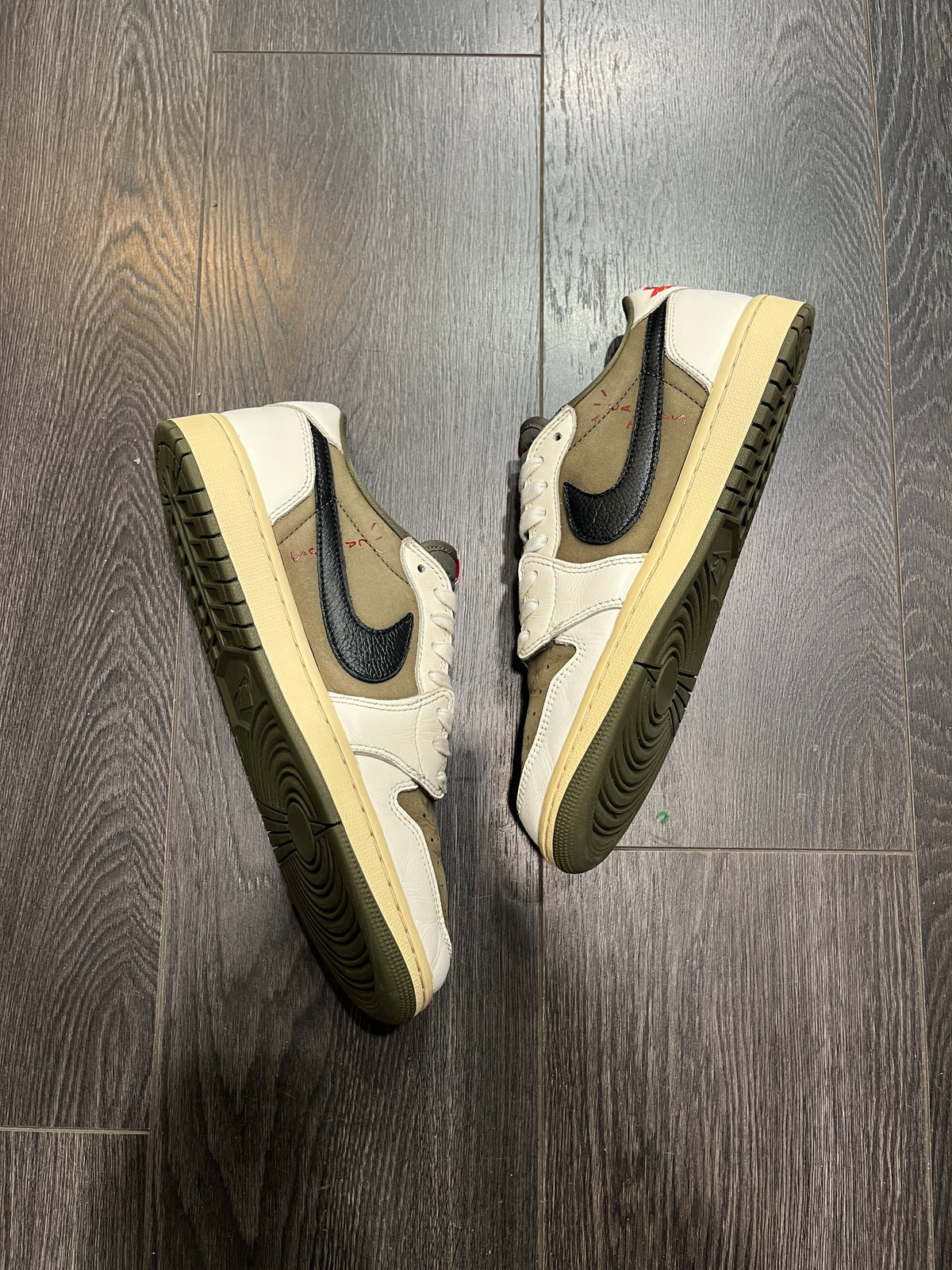 Air Jordan 1 Low Travis Medium Olive