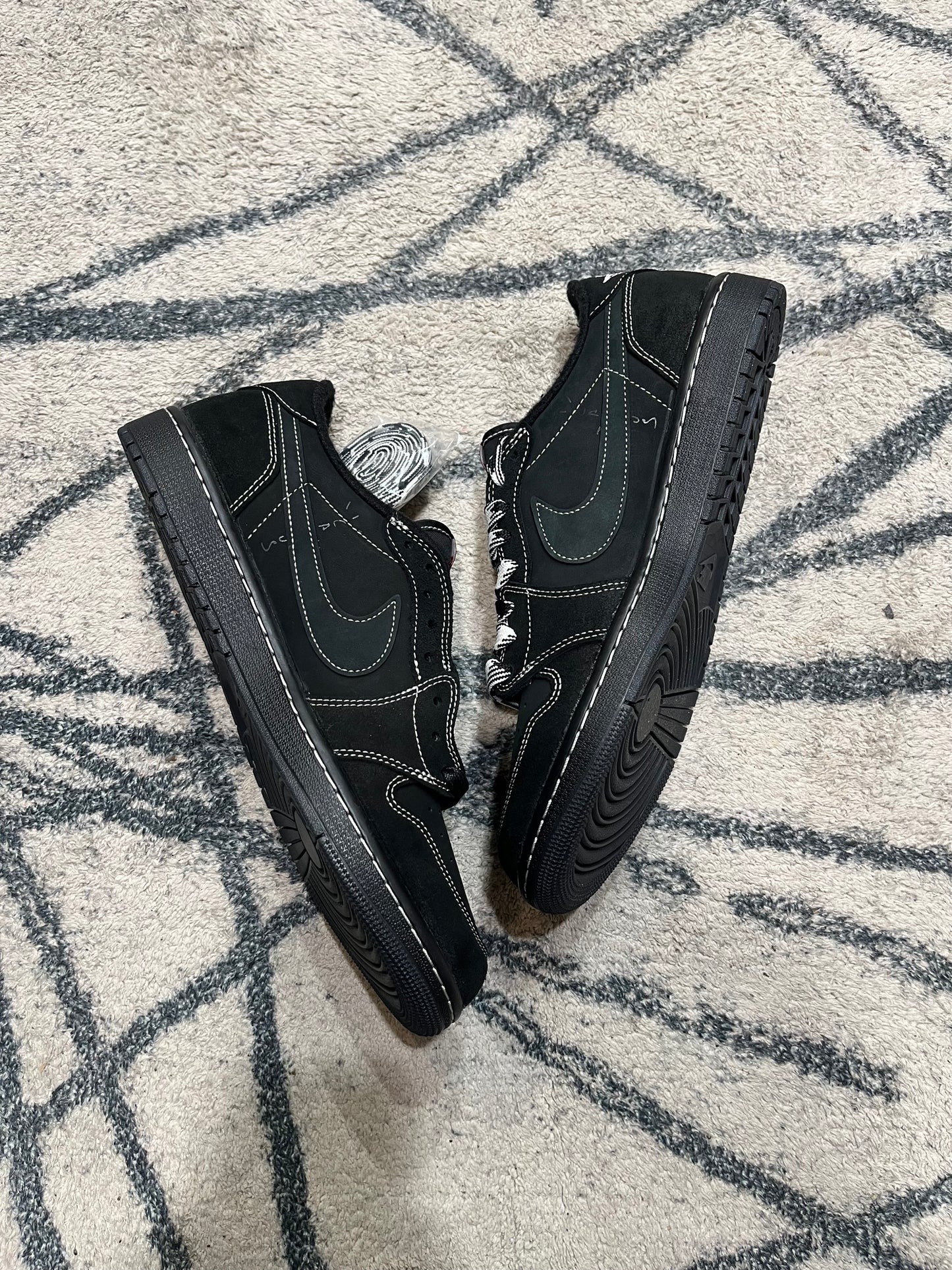 Air Jordan 1 Travis Scott Phantom