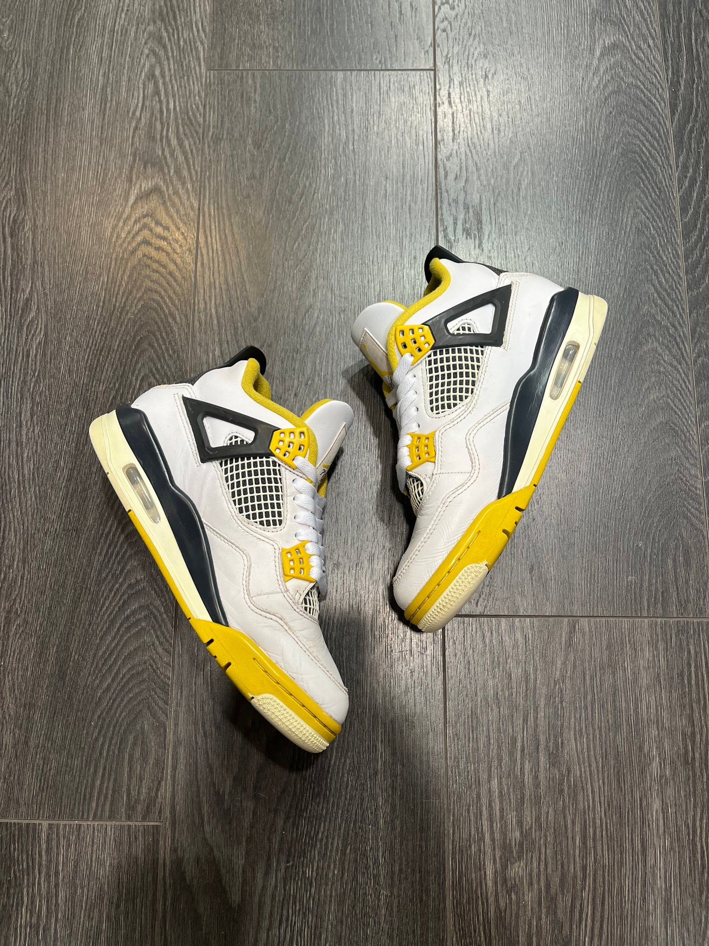 Air Jordan 4 Vivid Sulfur