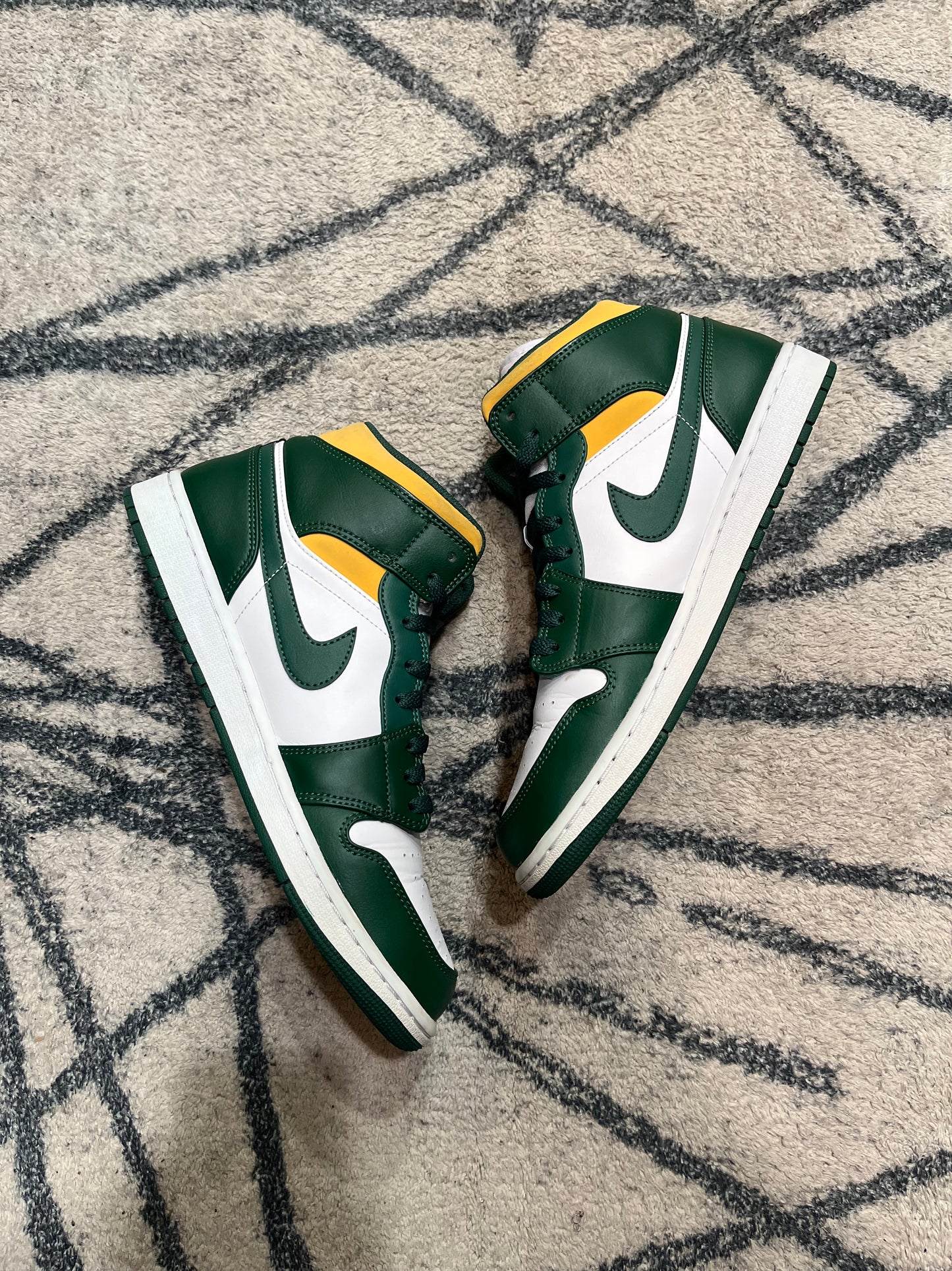 Air Jordan 1 Mid Sonics