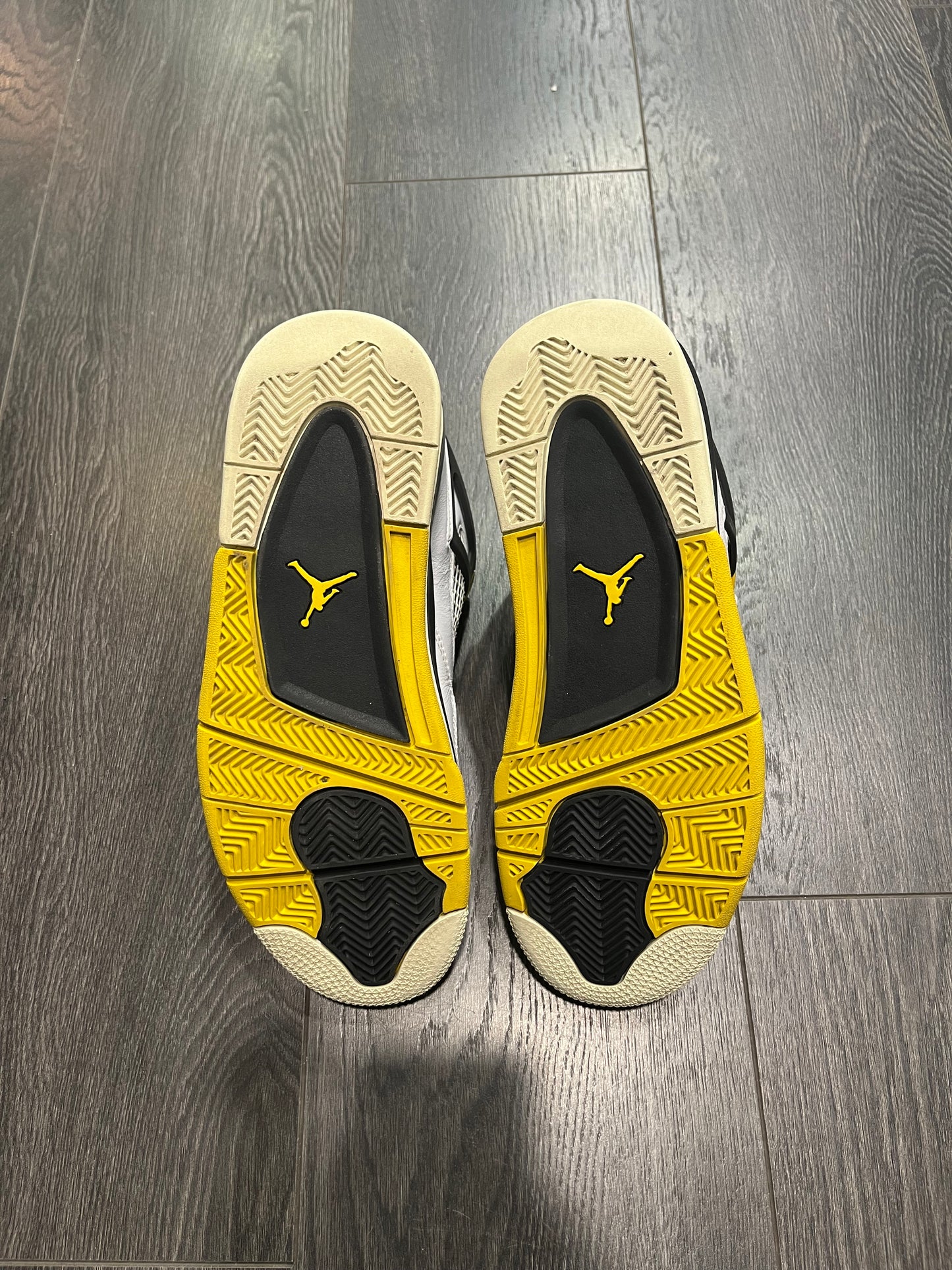 Air Jordan 4 Vivid Sulfur