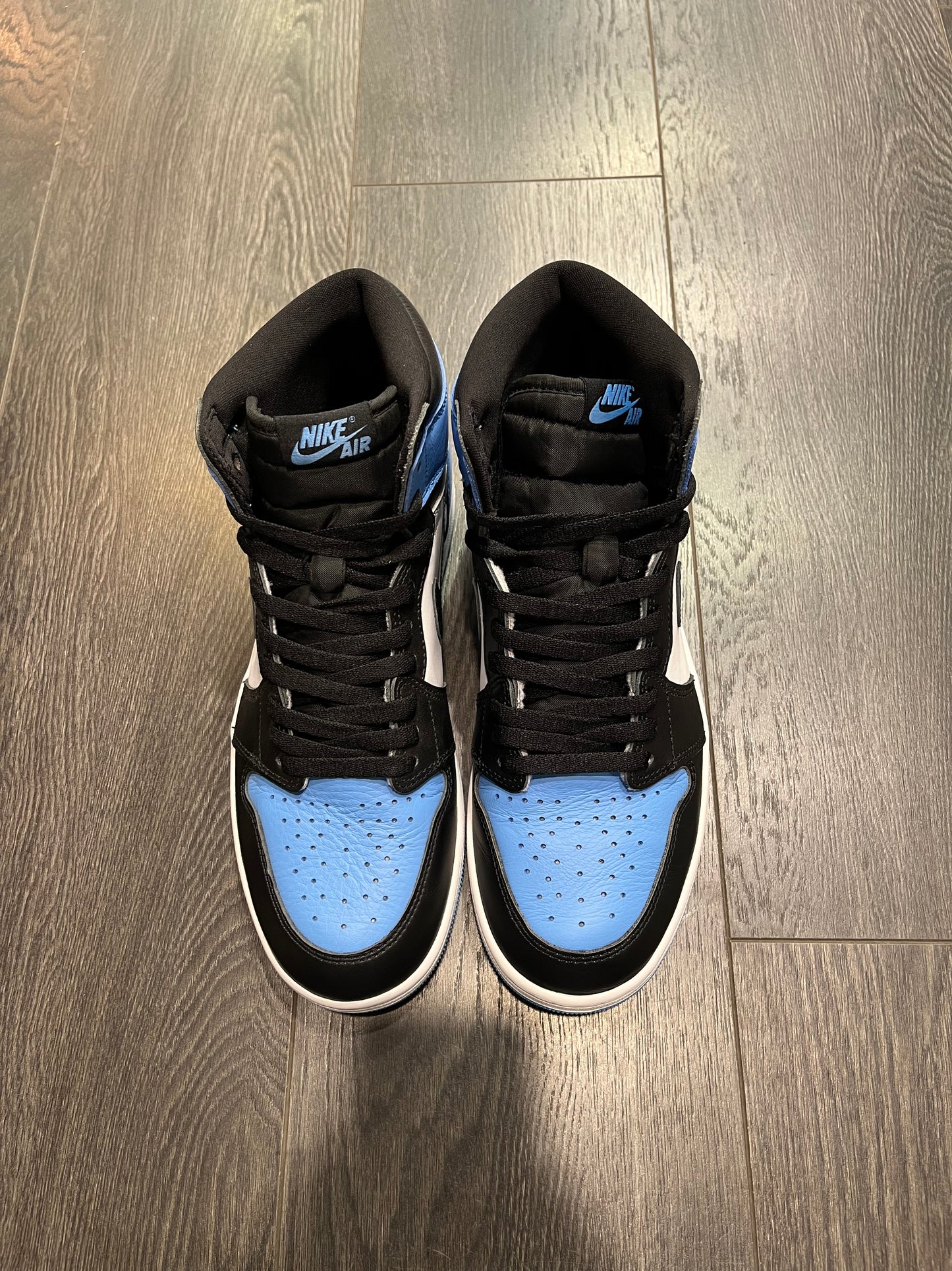 Air Jordan 1 University Blue