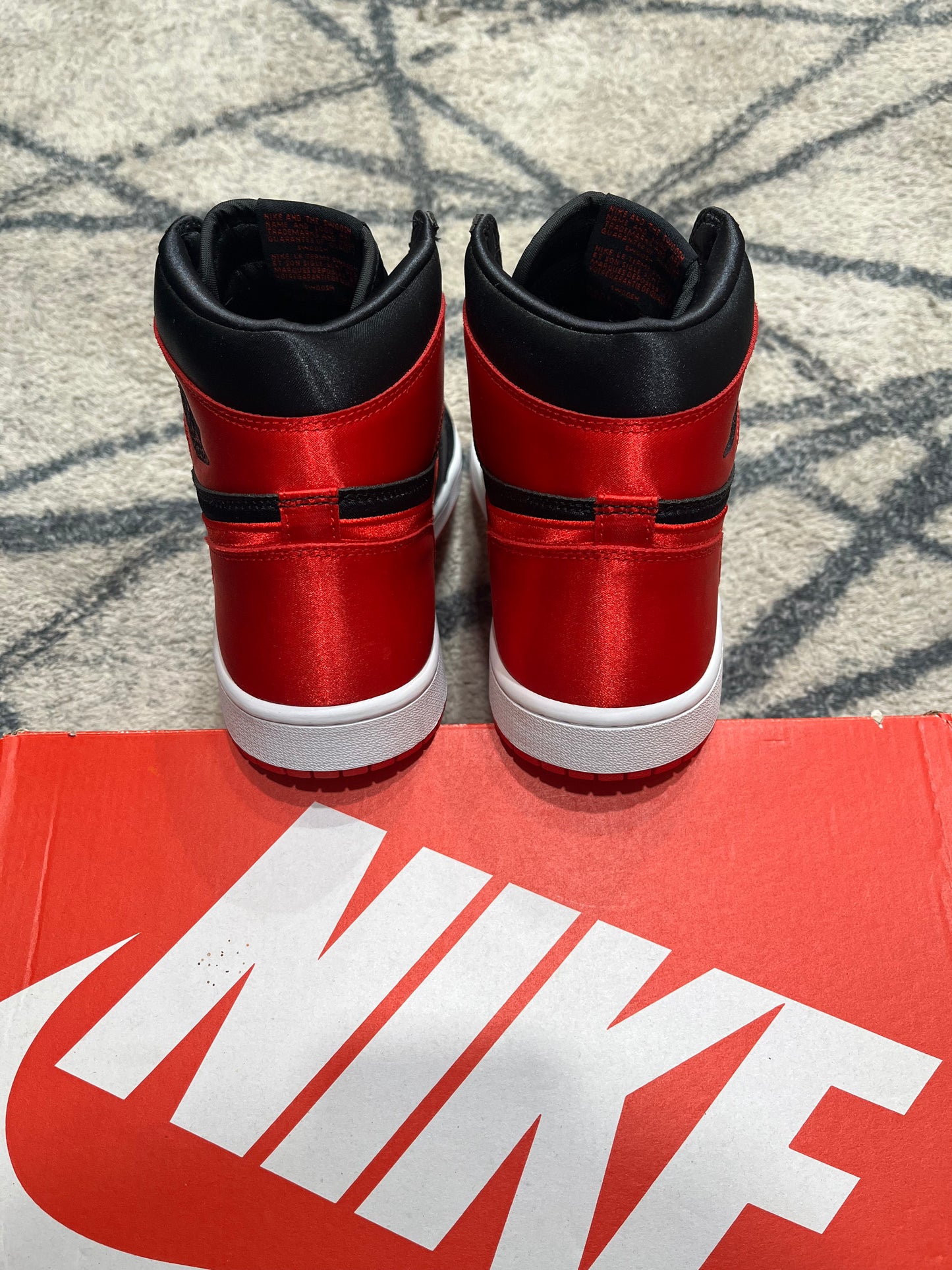 Air Jordan 1 High Satin Bred