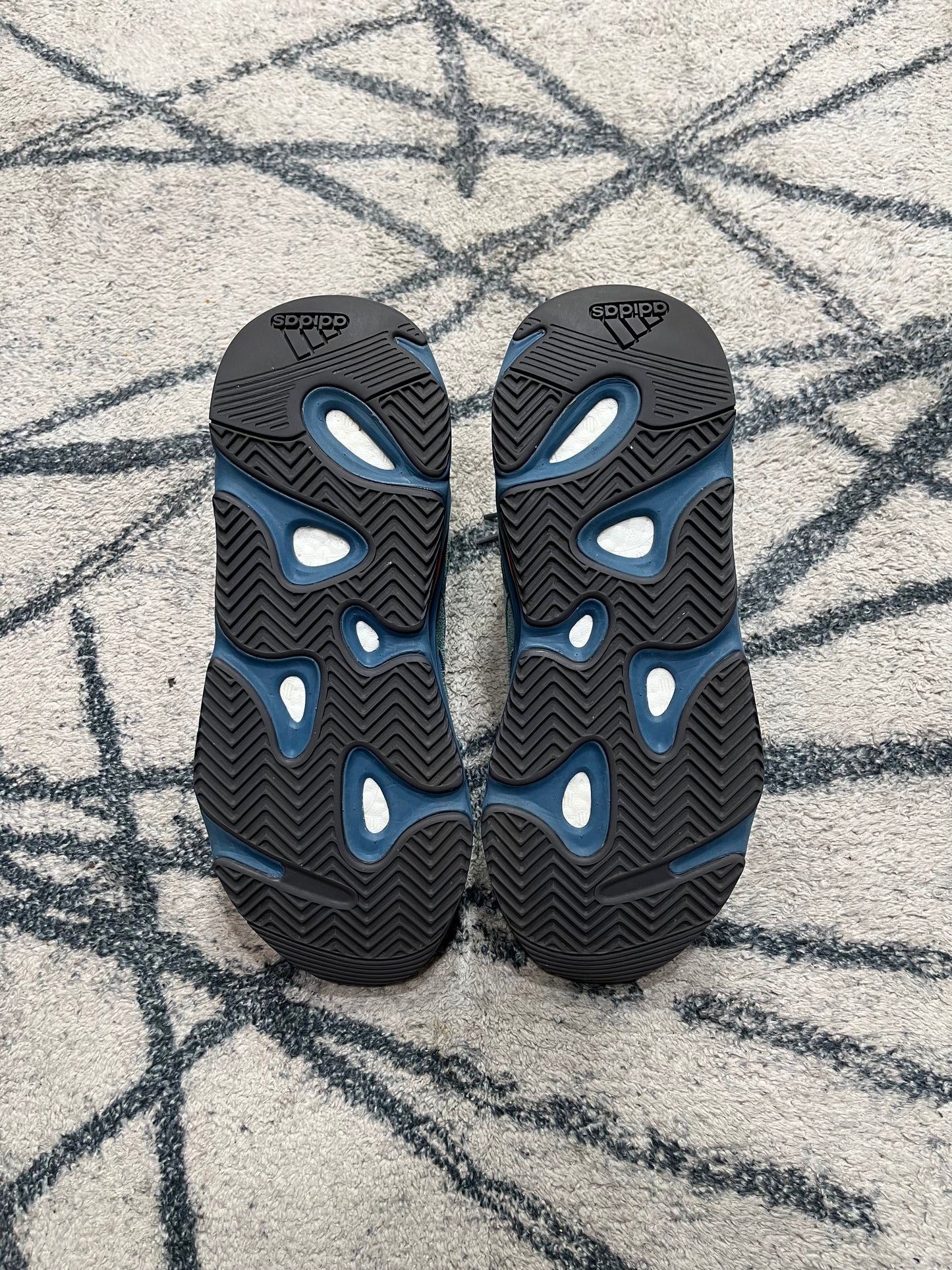 Yeezy 700 Faded Azur