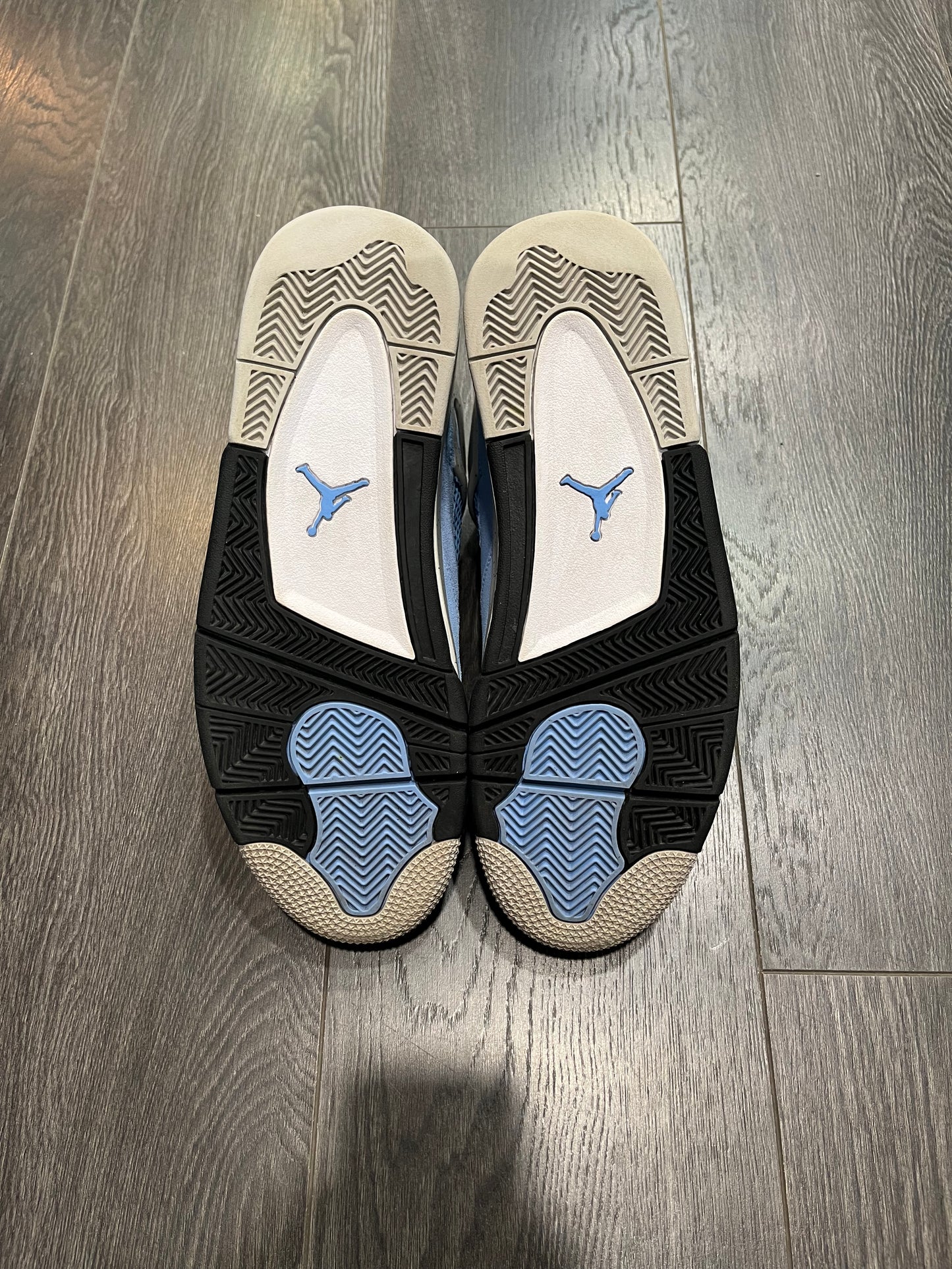 Air Jordan 4 University Blue