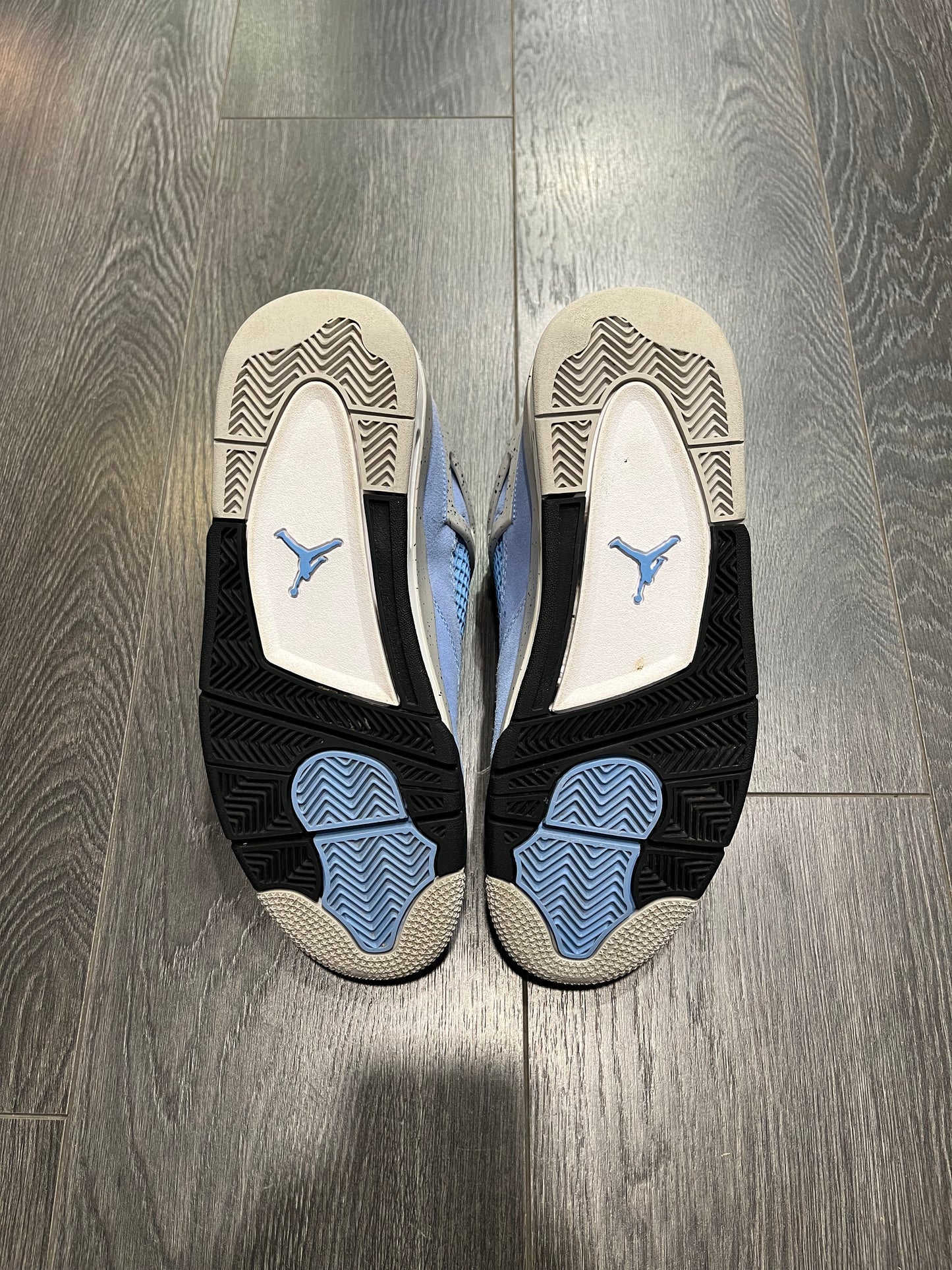 Air Jordan 4 University Blue