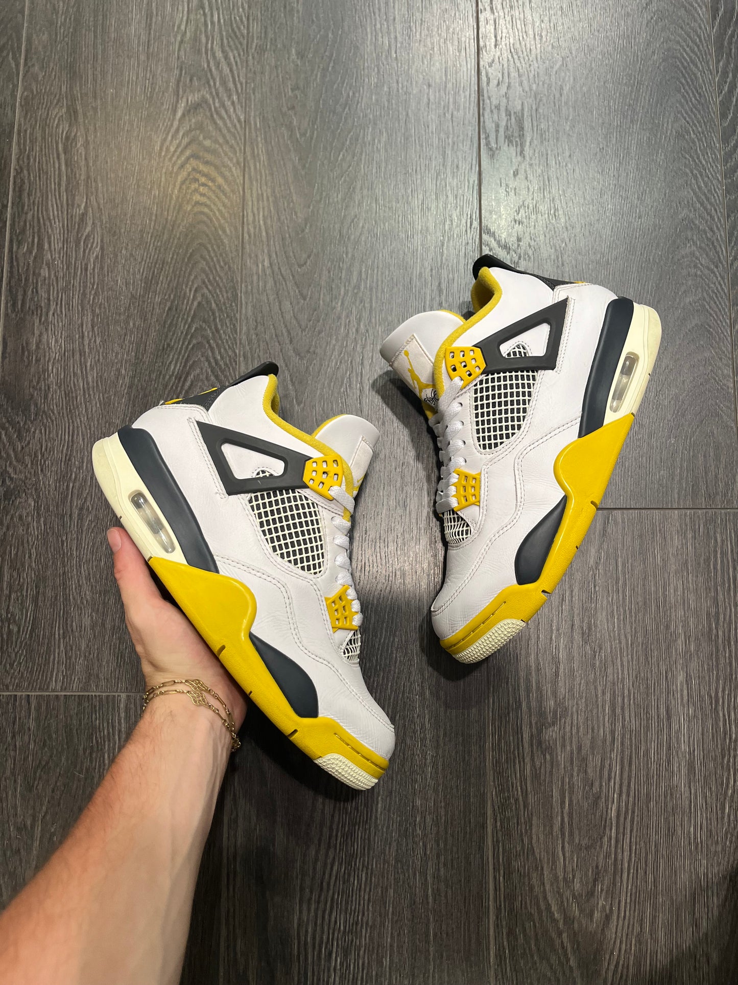 Air Jordan 4 Vivid Sulfur