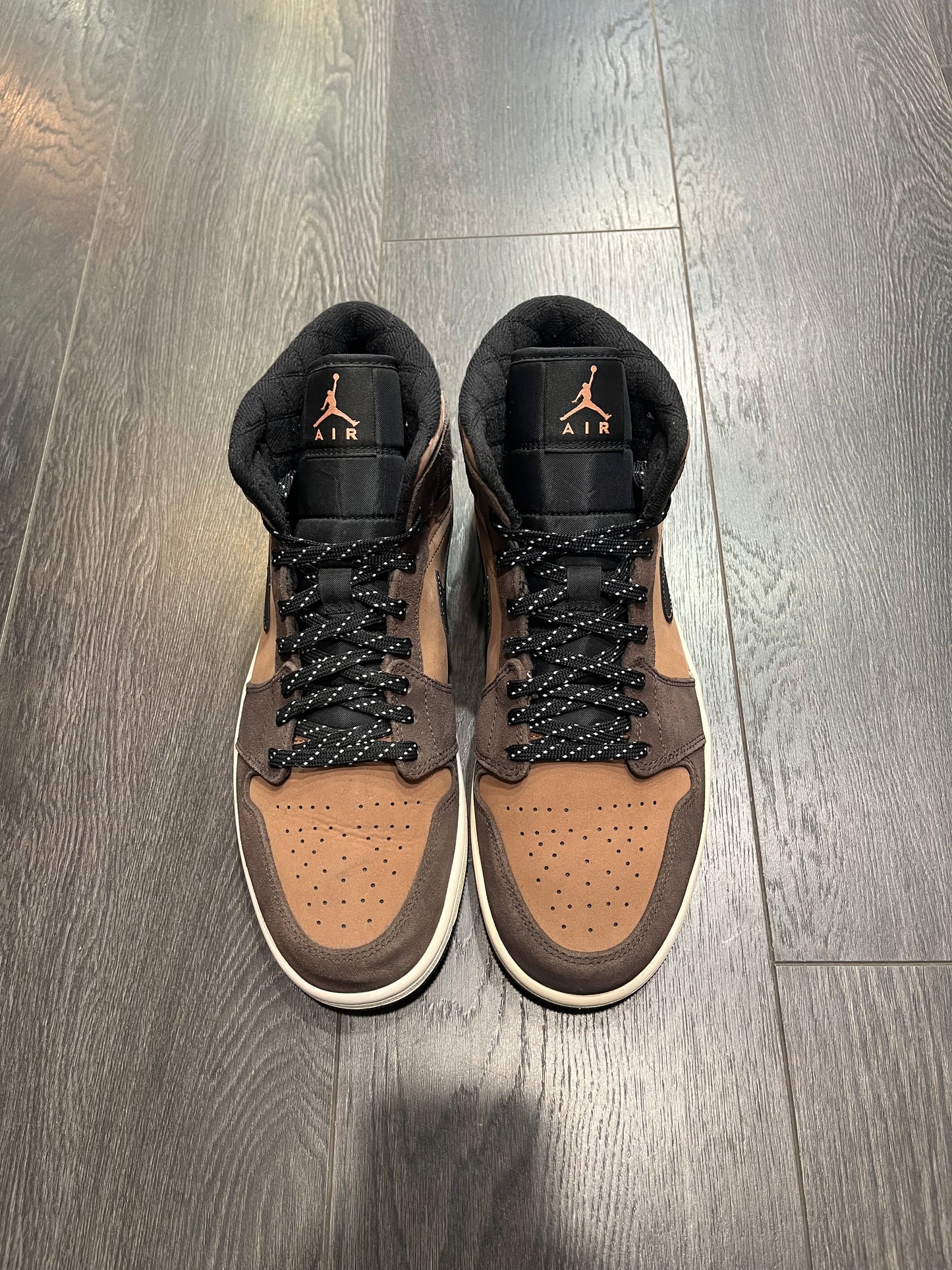 Air Jordan 1 Mid SE Chocolat