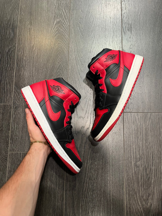 Air Jordan 1 Mid Banned