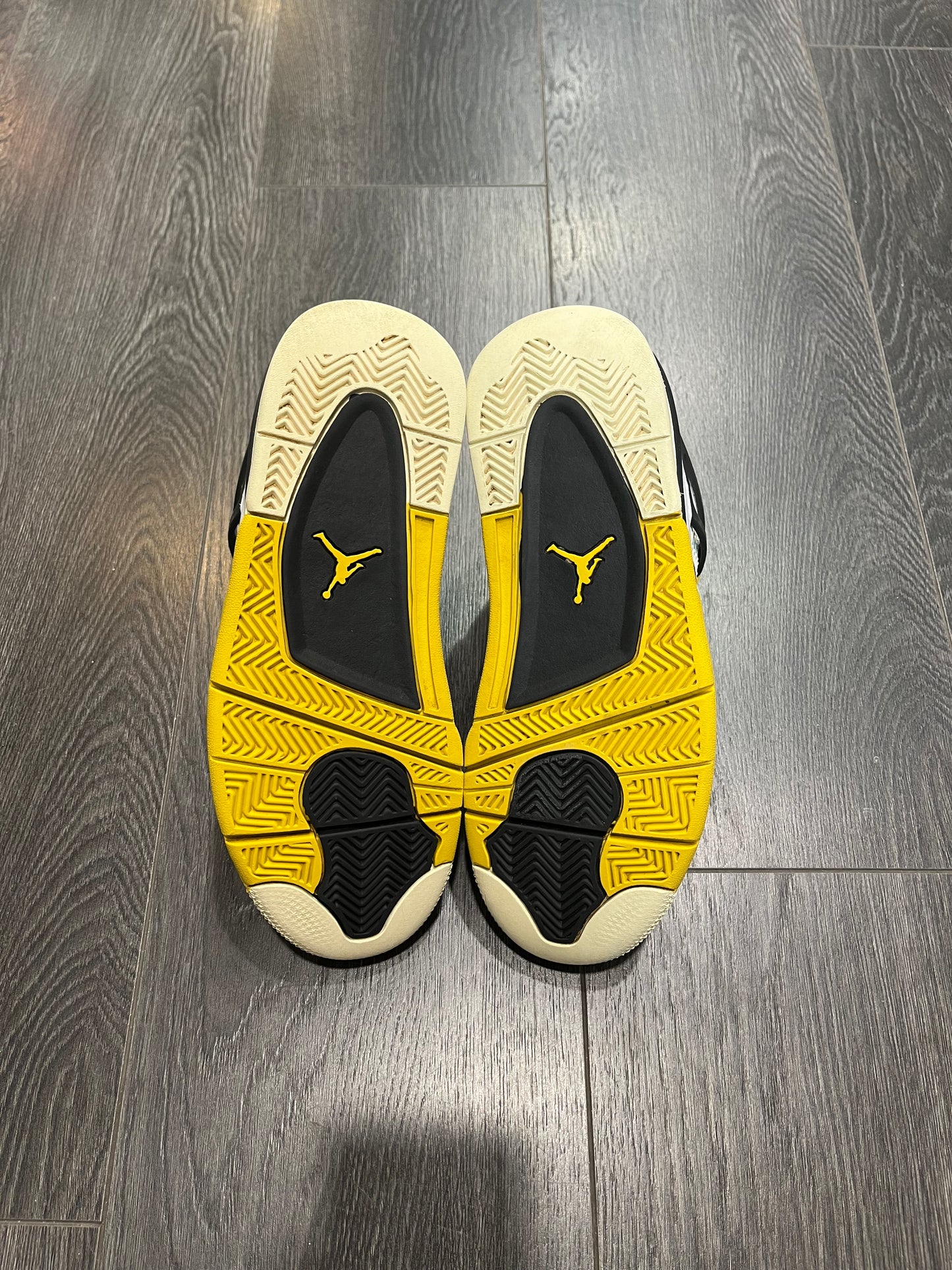 Air Jordan 4 Vivid Sulfur