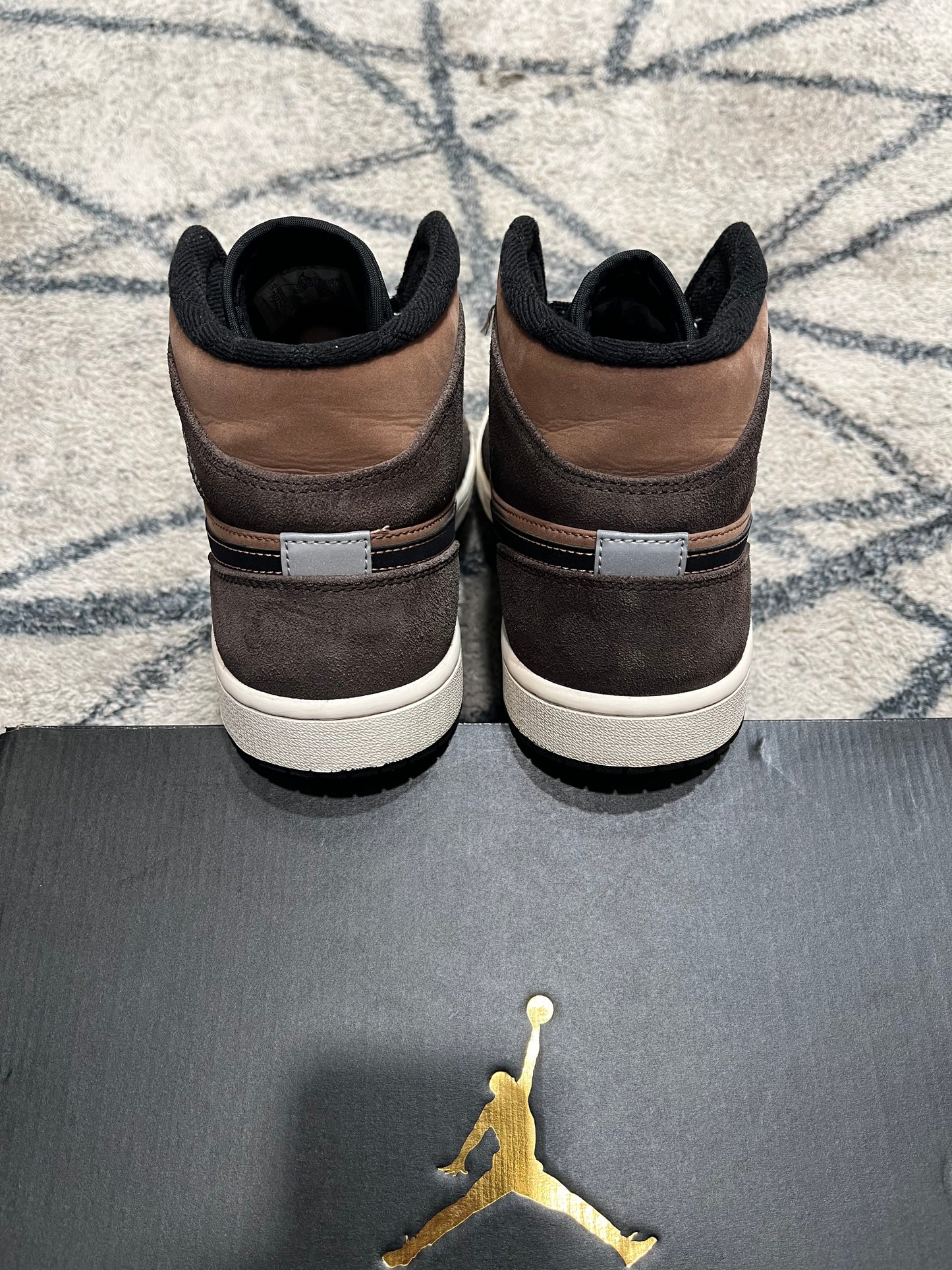 Air Jordan 1 Mid SE Chocolat