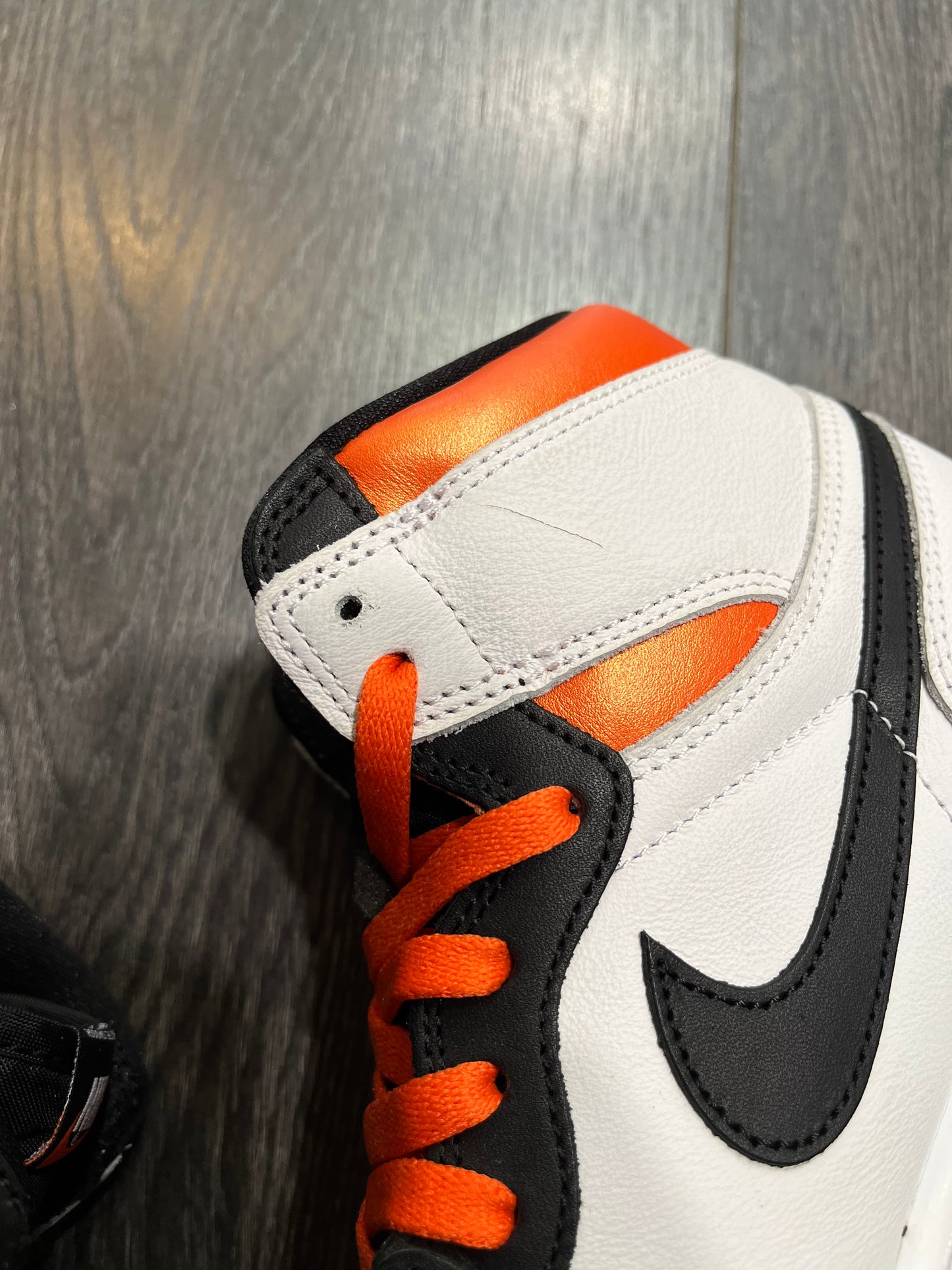 Air Jordan 1 Retro Orange