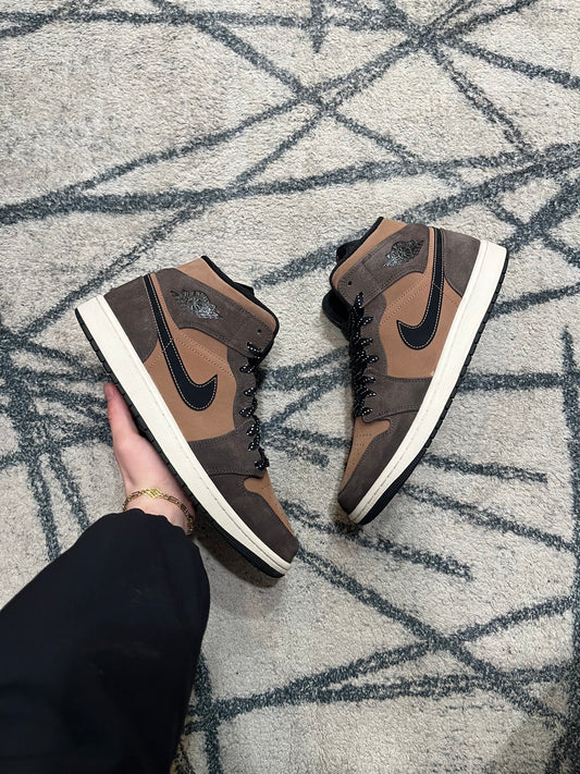 Air Jordan 1 Mid SE Chocolat