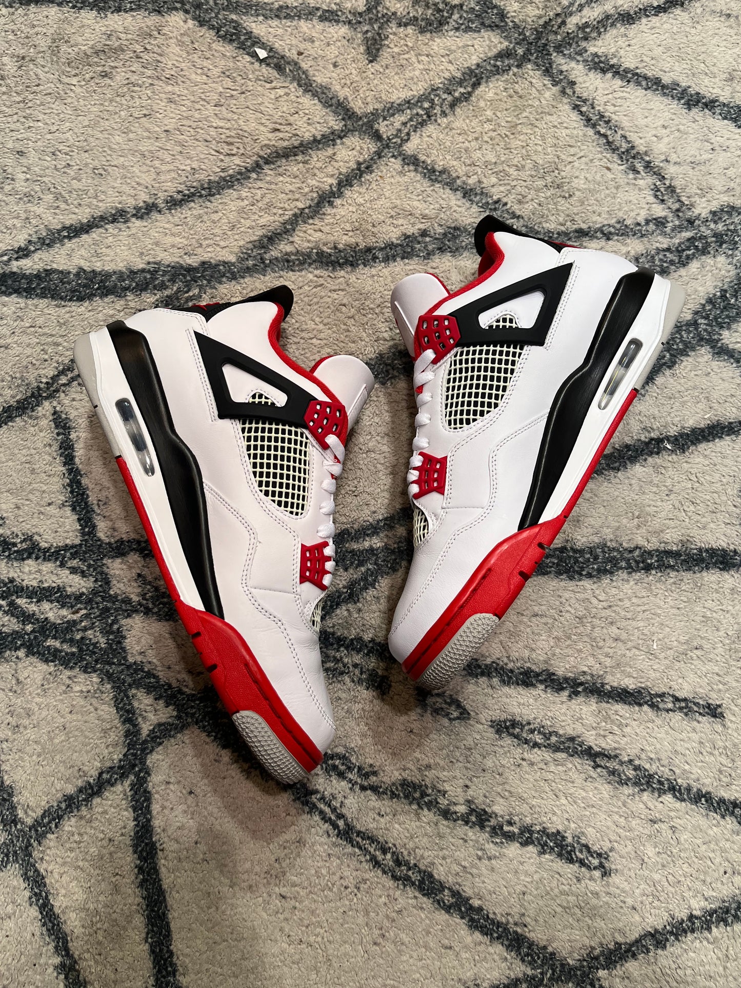 Air Jordan 4 Fire Red