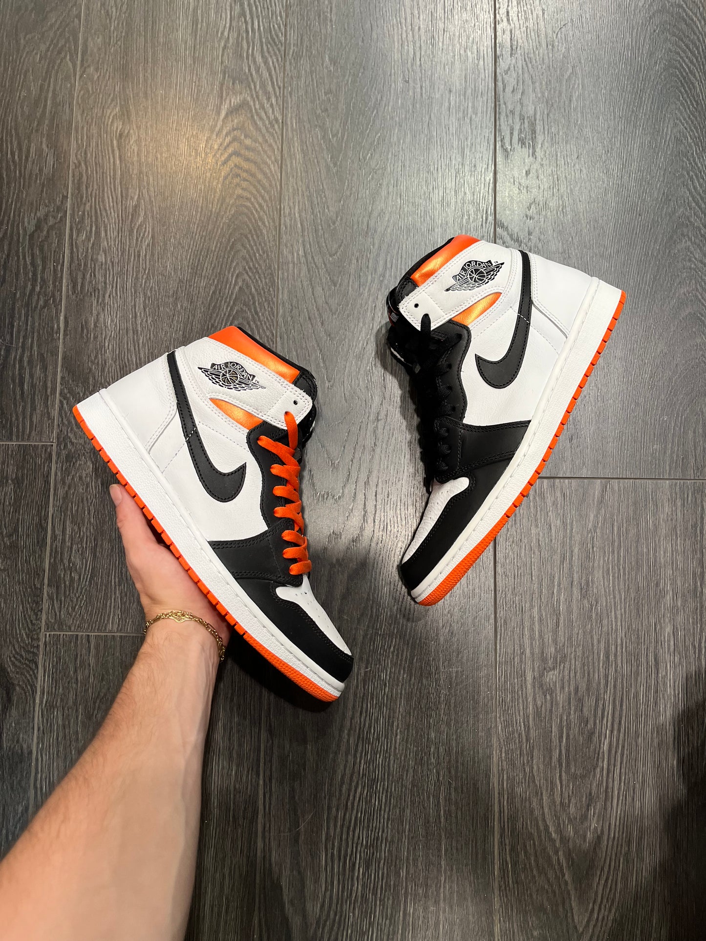 Air Jordan 1 Retro Orange