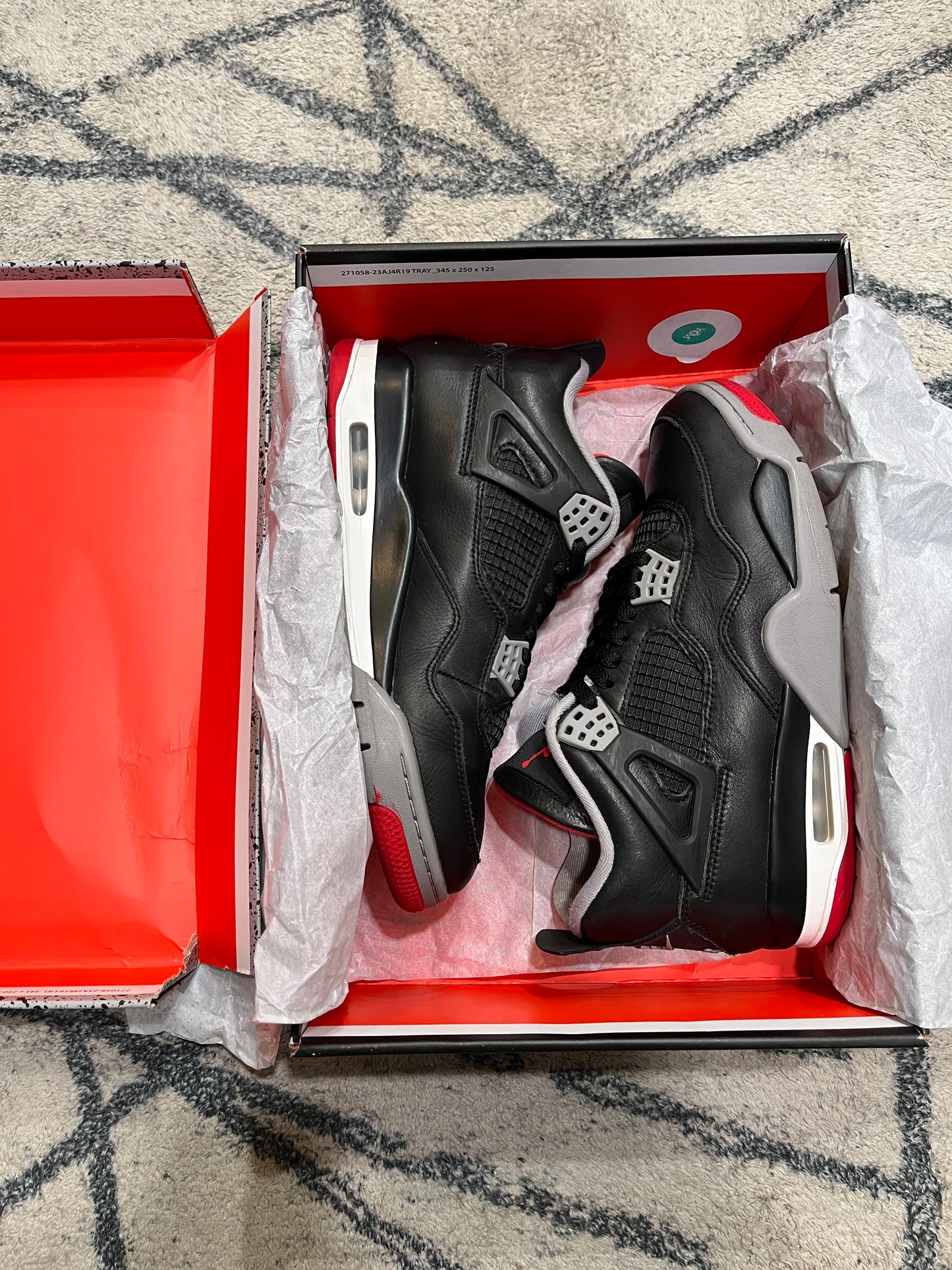 Air Jordan 4 Bred