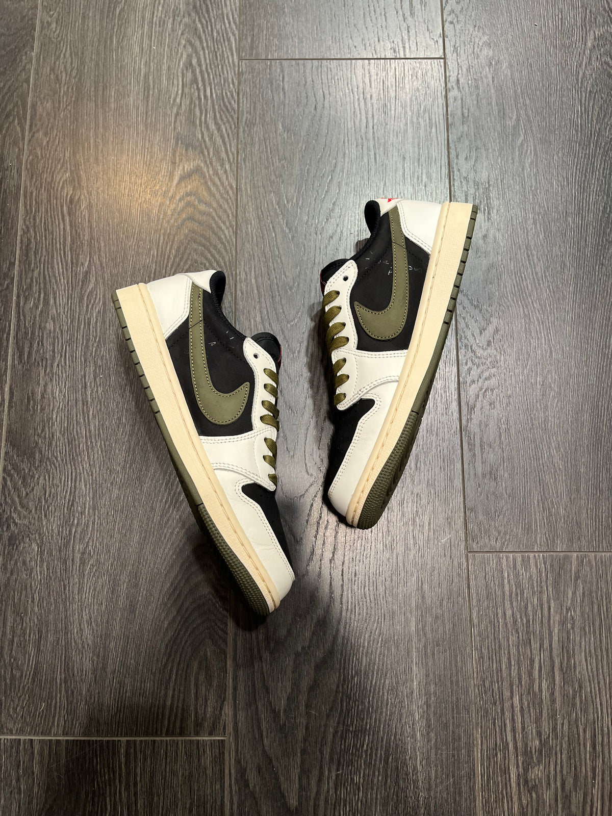 Air Jordan 1 Low Travis Scott Reverse Olive
