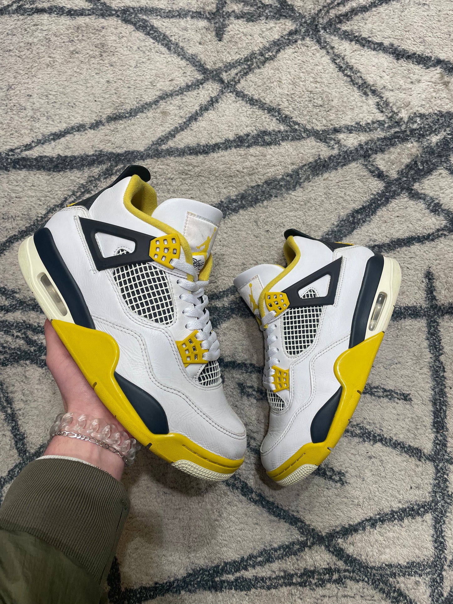 Air Jordan 4 Vivid Sulfur