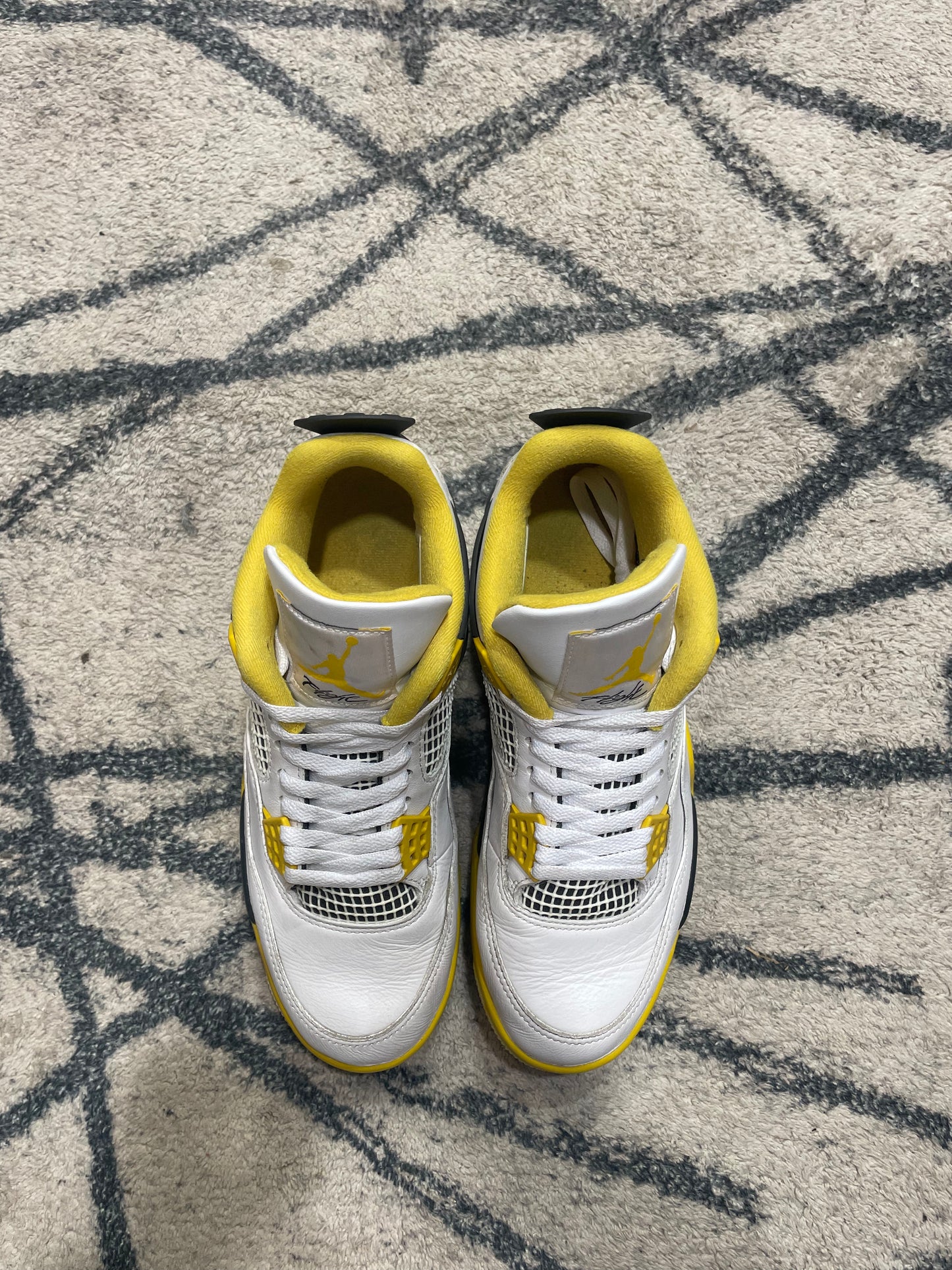 Air Jordan 4 Vivid Sulfur