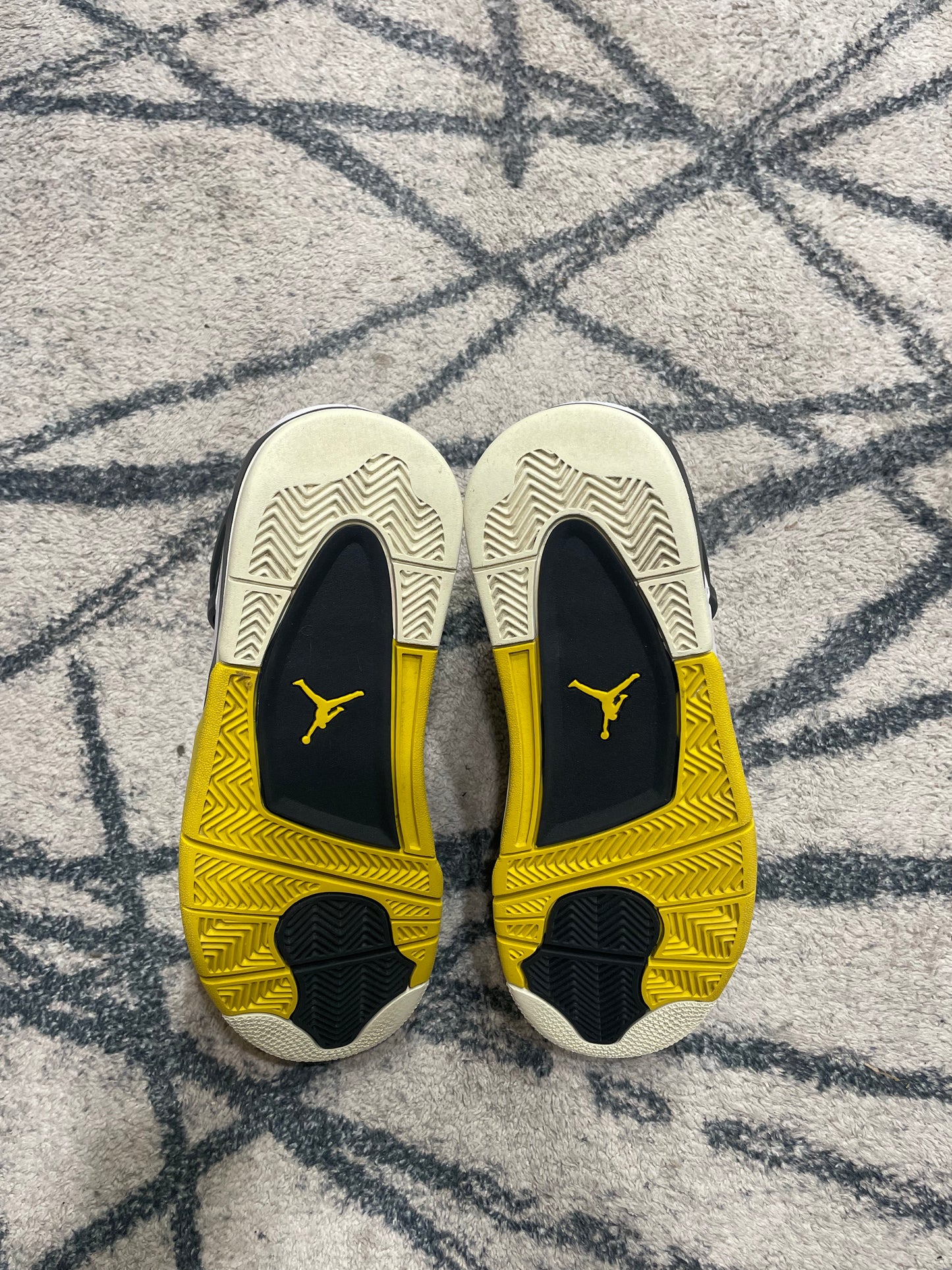 Air Jordan 4 Vivid Sulfur