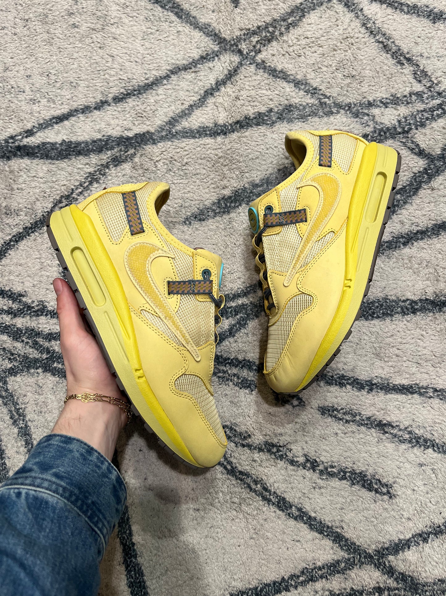 Nike Air Max 1 Travis Scott Saturn Gold