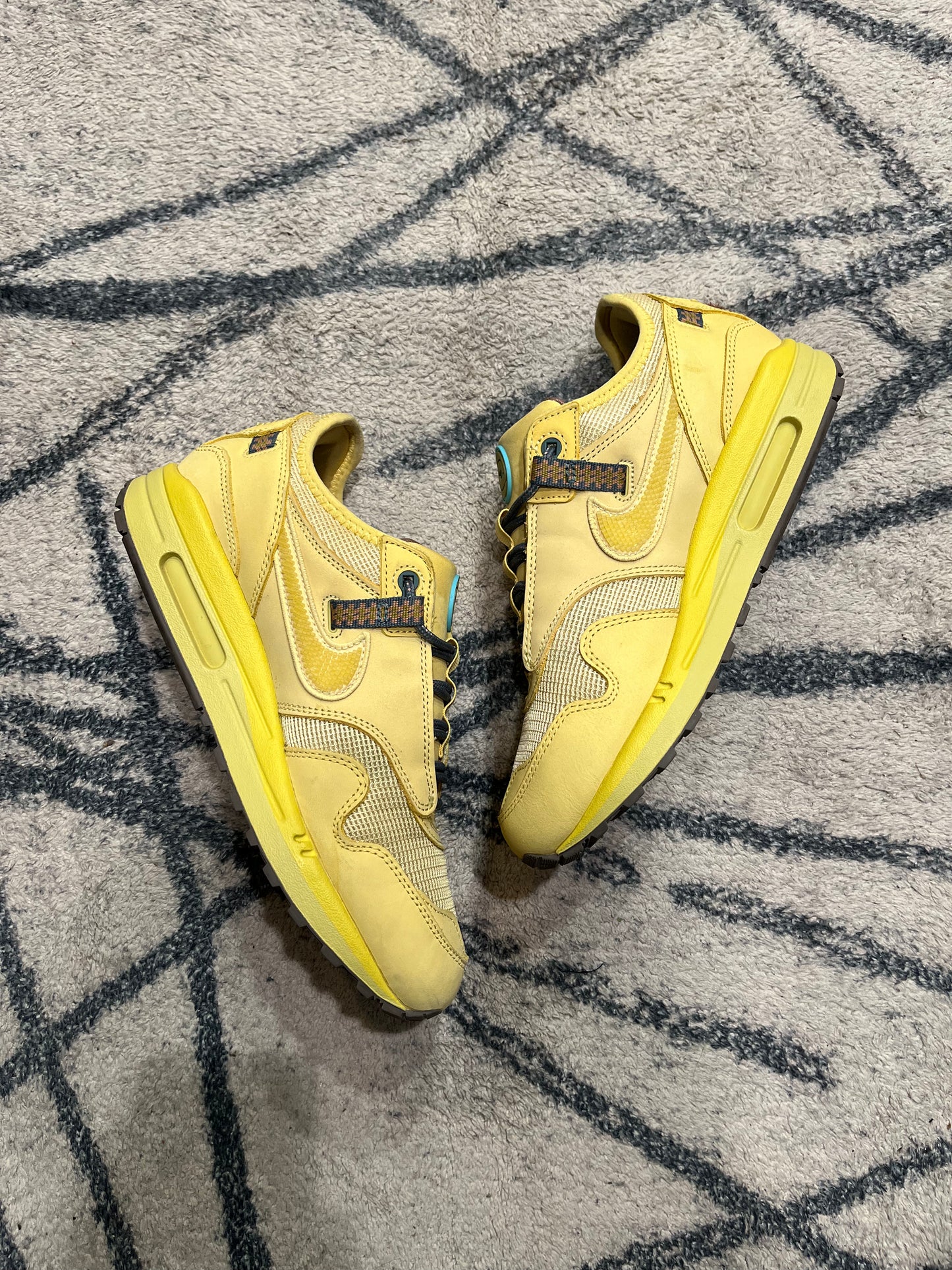 Nike Air Max 1 Travis Scott Saturn Gold